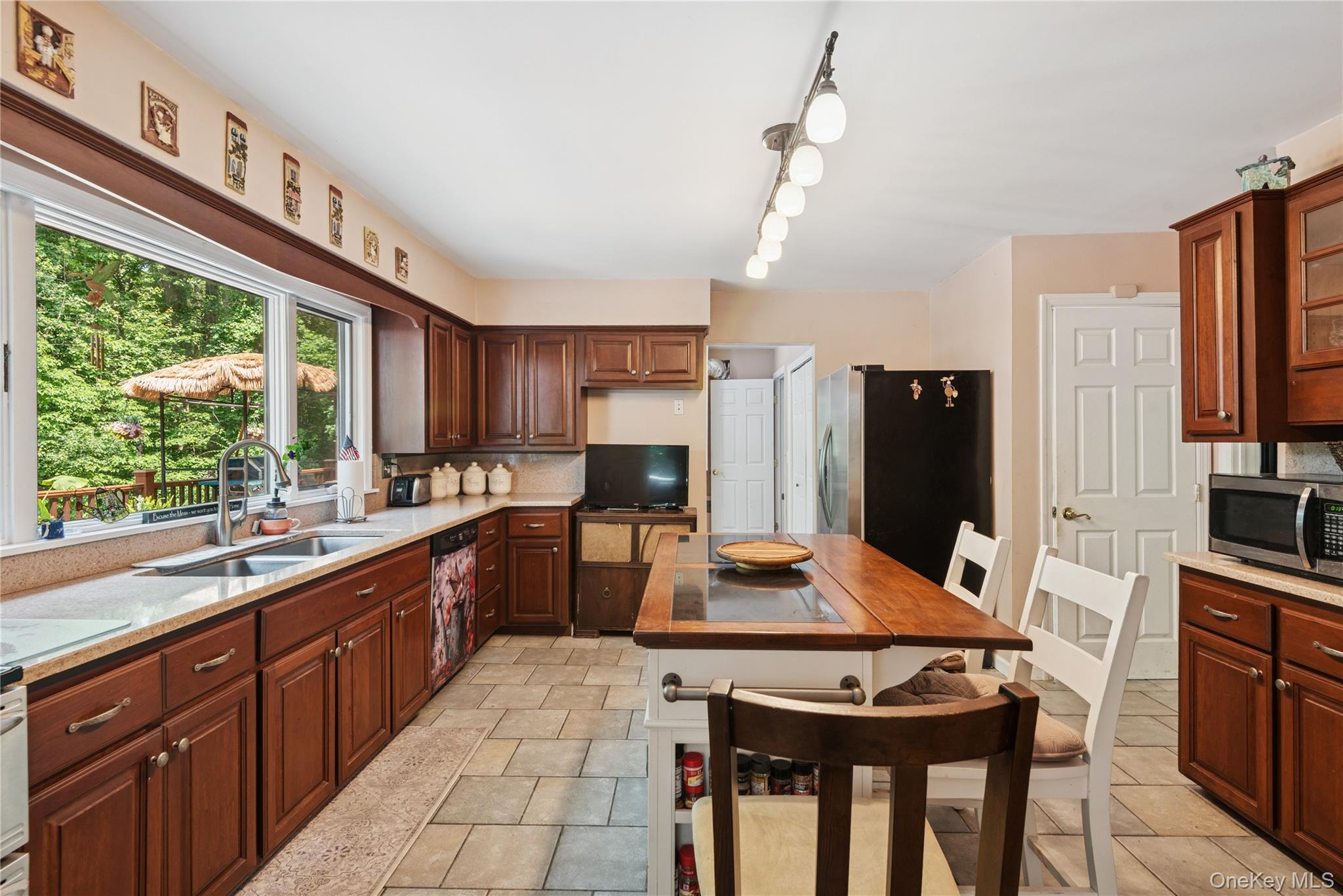 23 Bacon Road, Head Of The Harbor, NY 11780