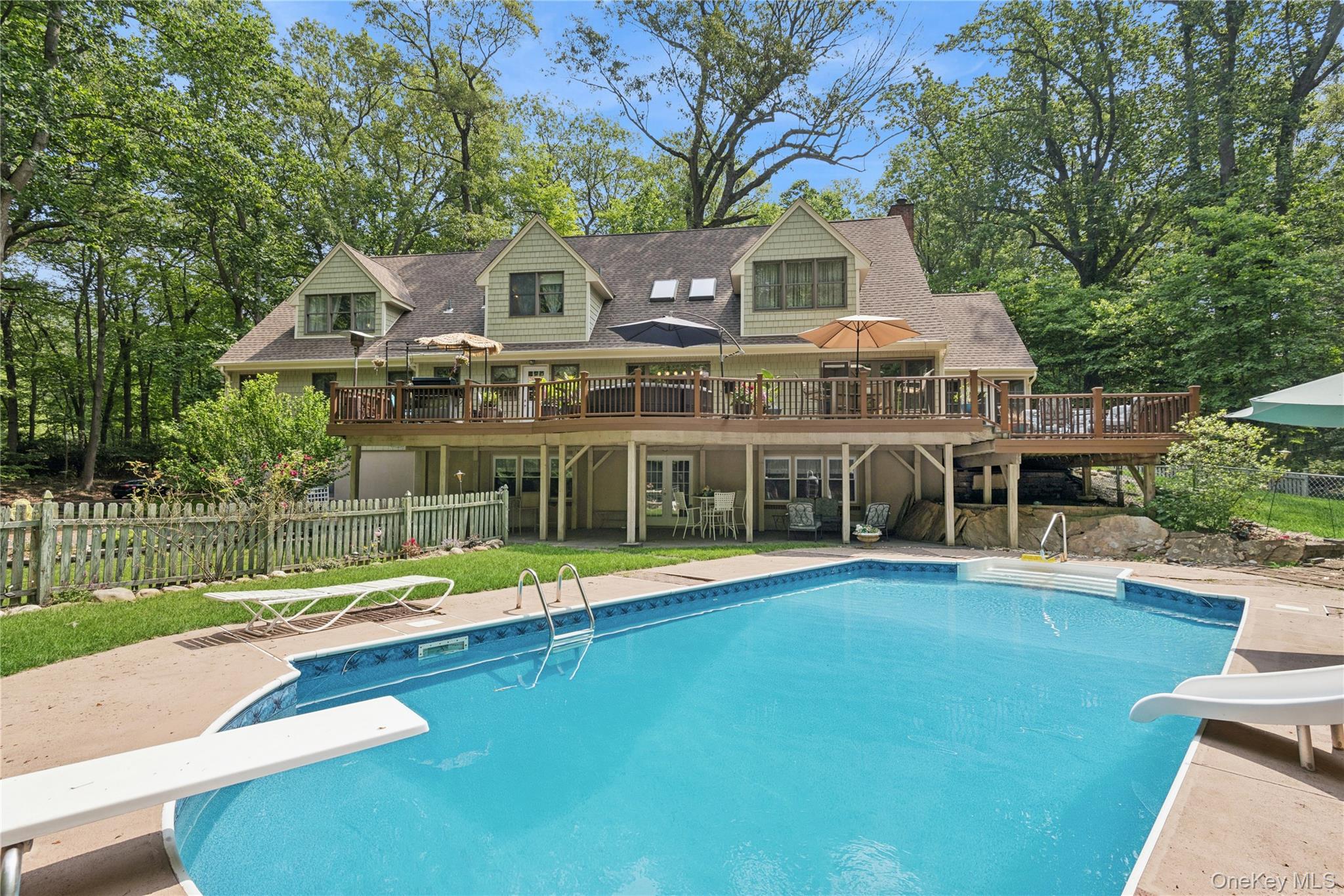 23 Bacon Road, Head Of The Harbor, NY 11780