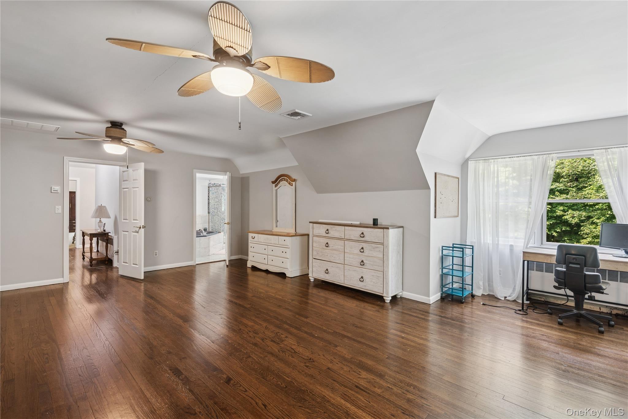 23 Bacon Road, Head Of The Harbor, NY 11780