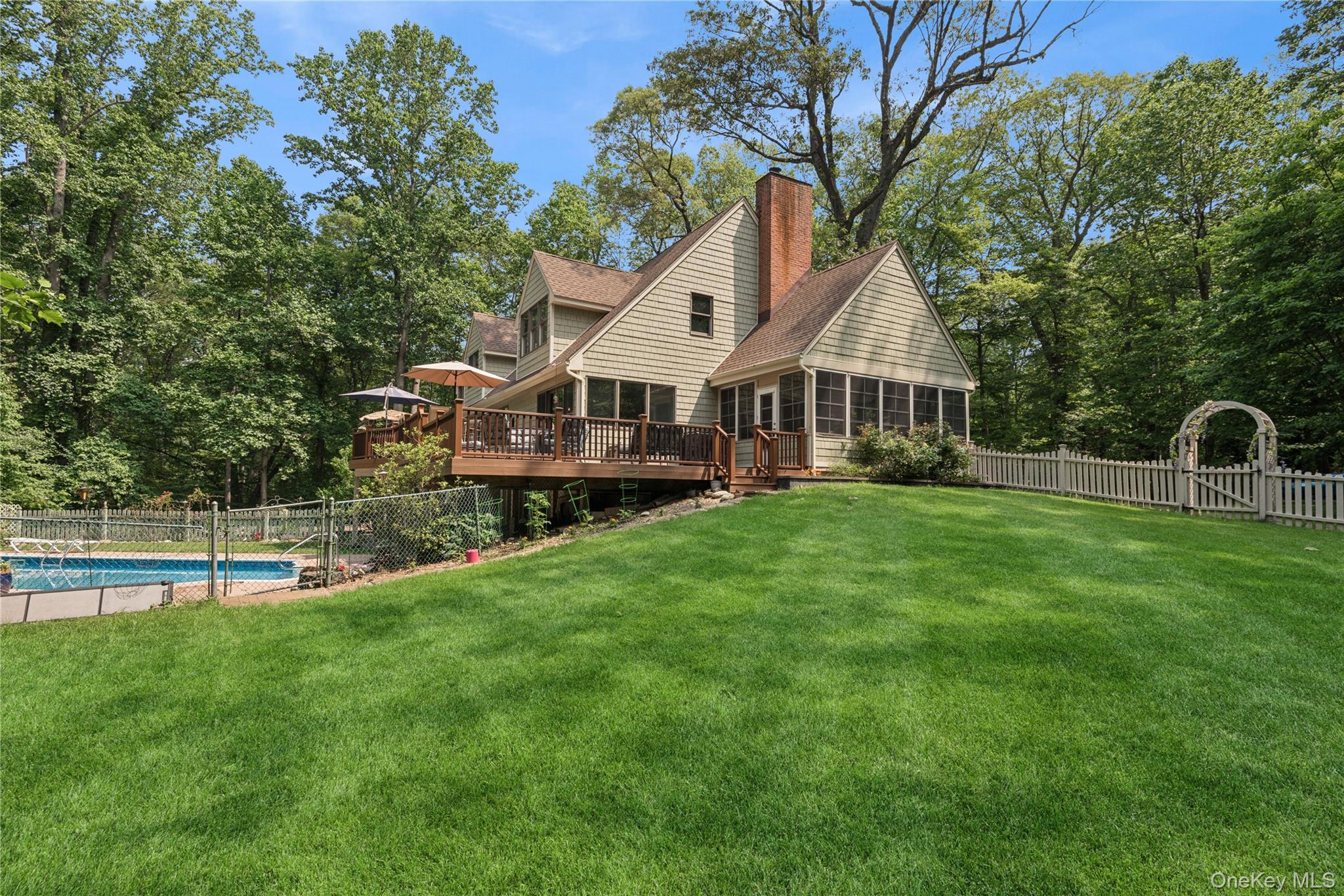 23 Bacon Road, Head Of The Harbor, NY 11780