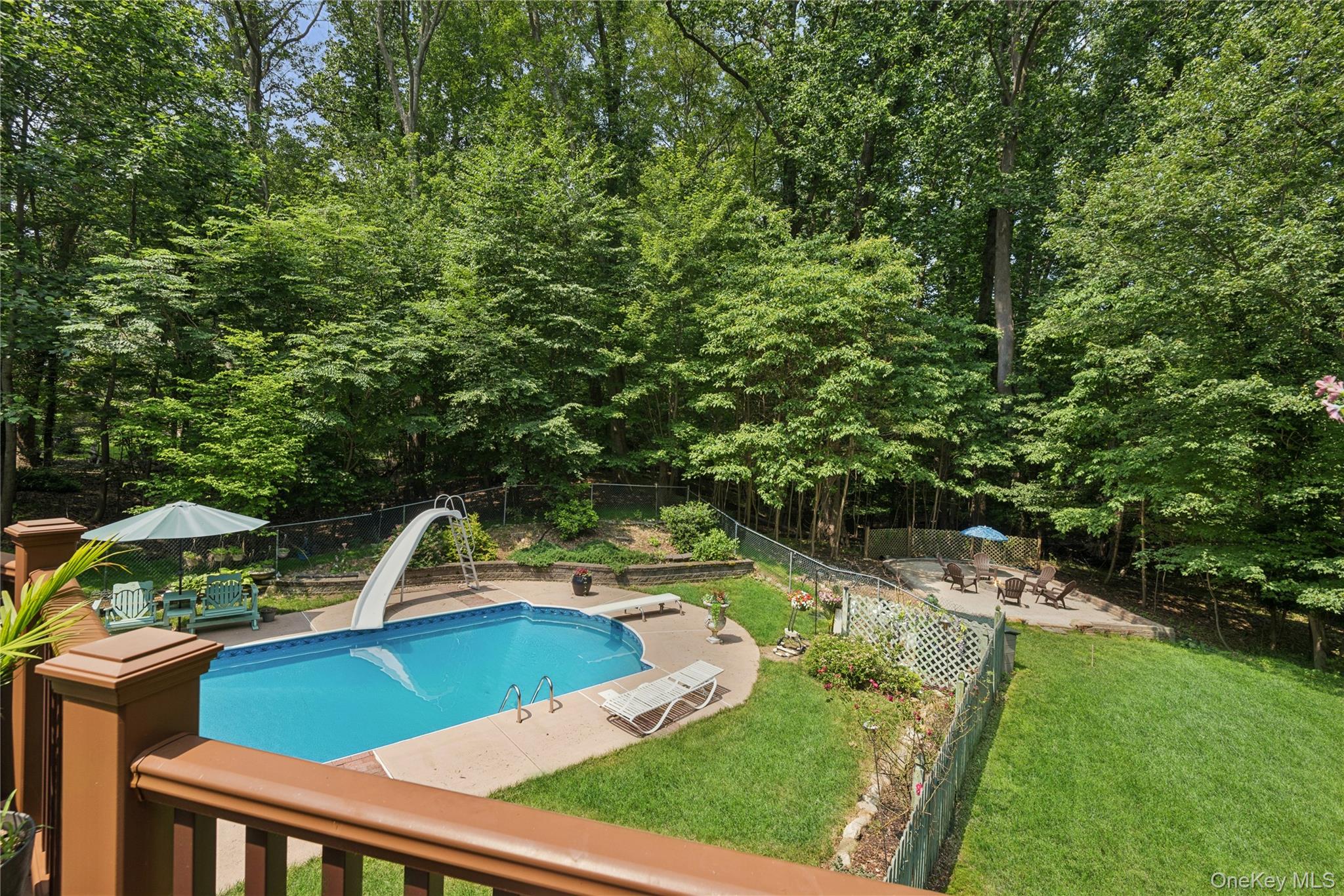 23 Bacon Road, Head Of The Harbor, NY 11780