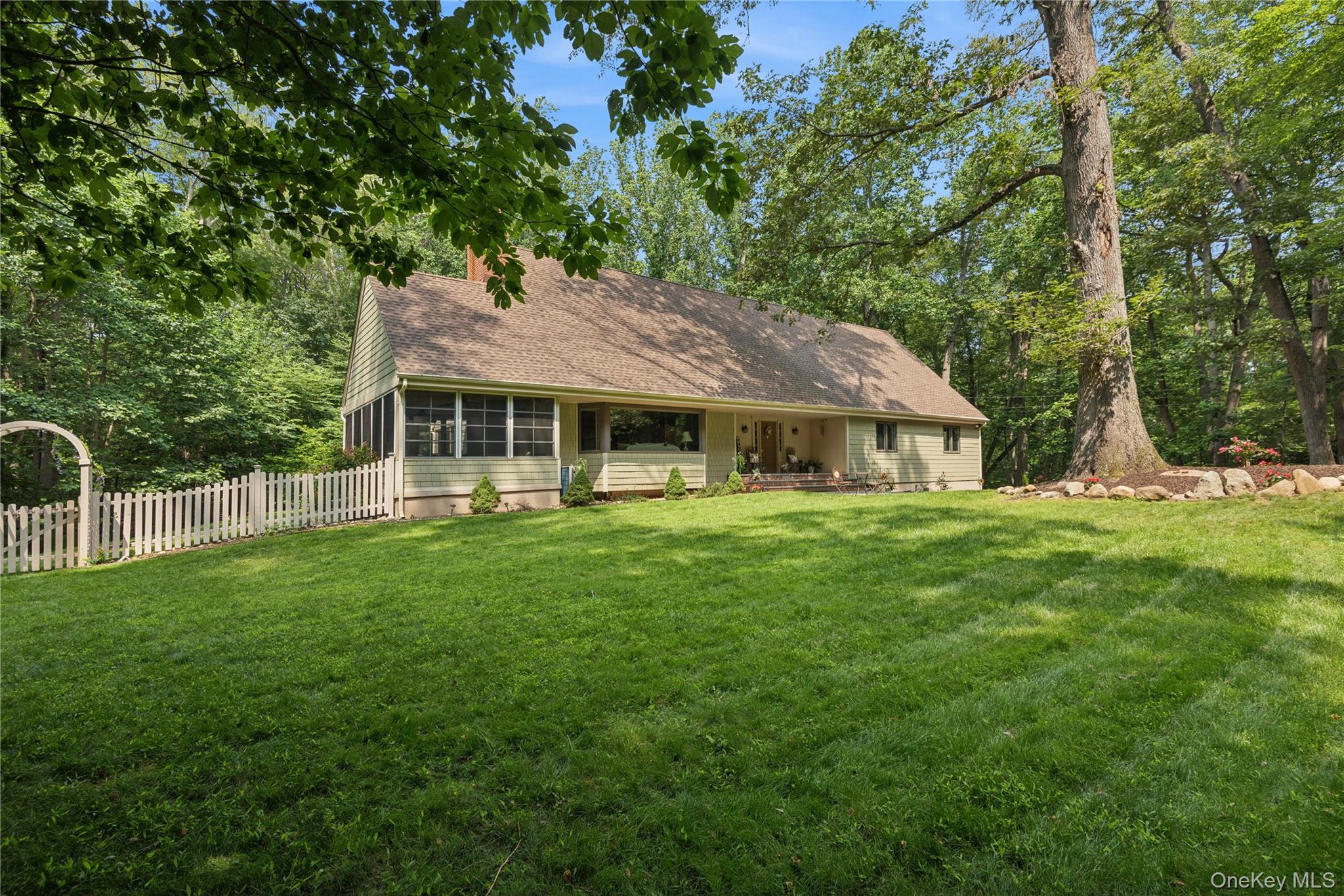 23 Bacon Road, Head Of The Harbor, NY 11780