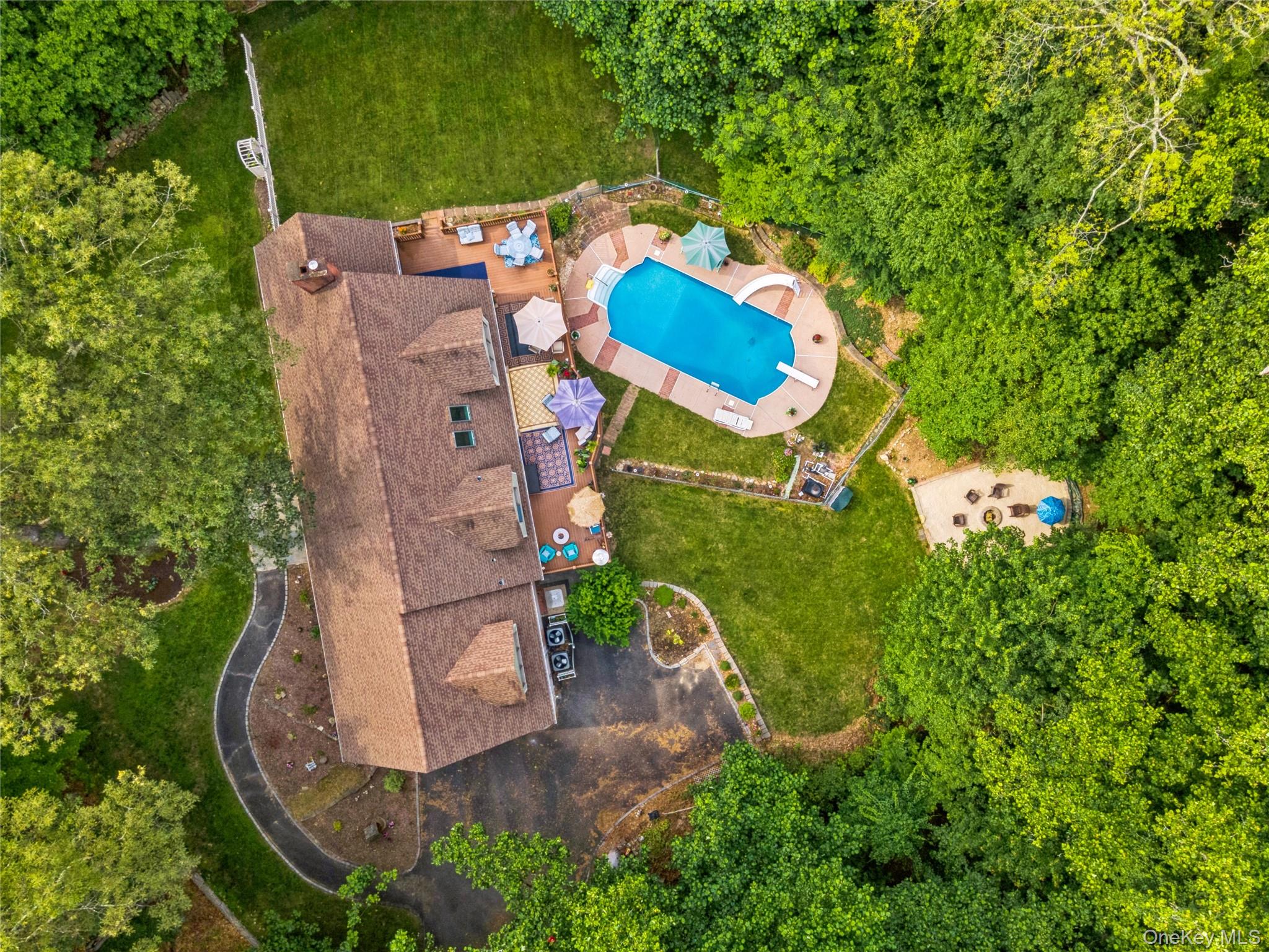 23 Bacon Road, Head Of The Harbor, NY 11780