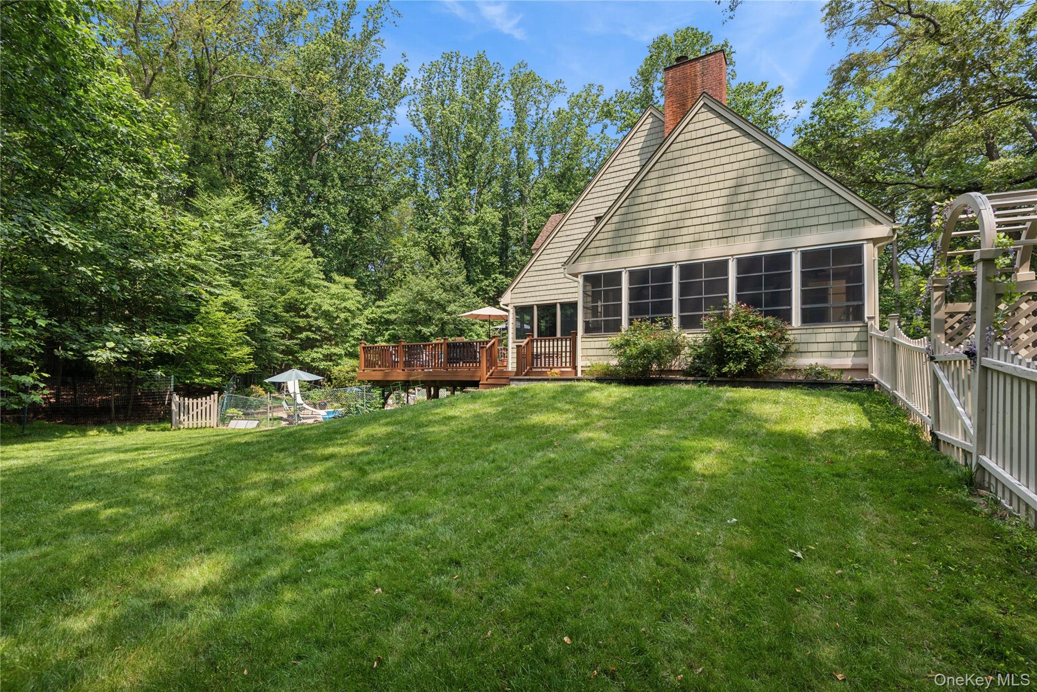 23 Bacon Road, Head Of The Harbor, NY 11780