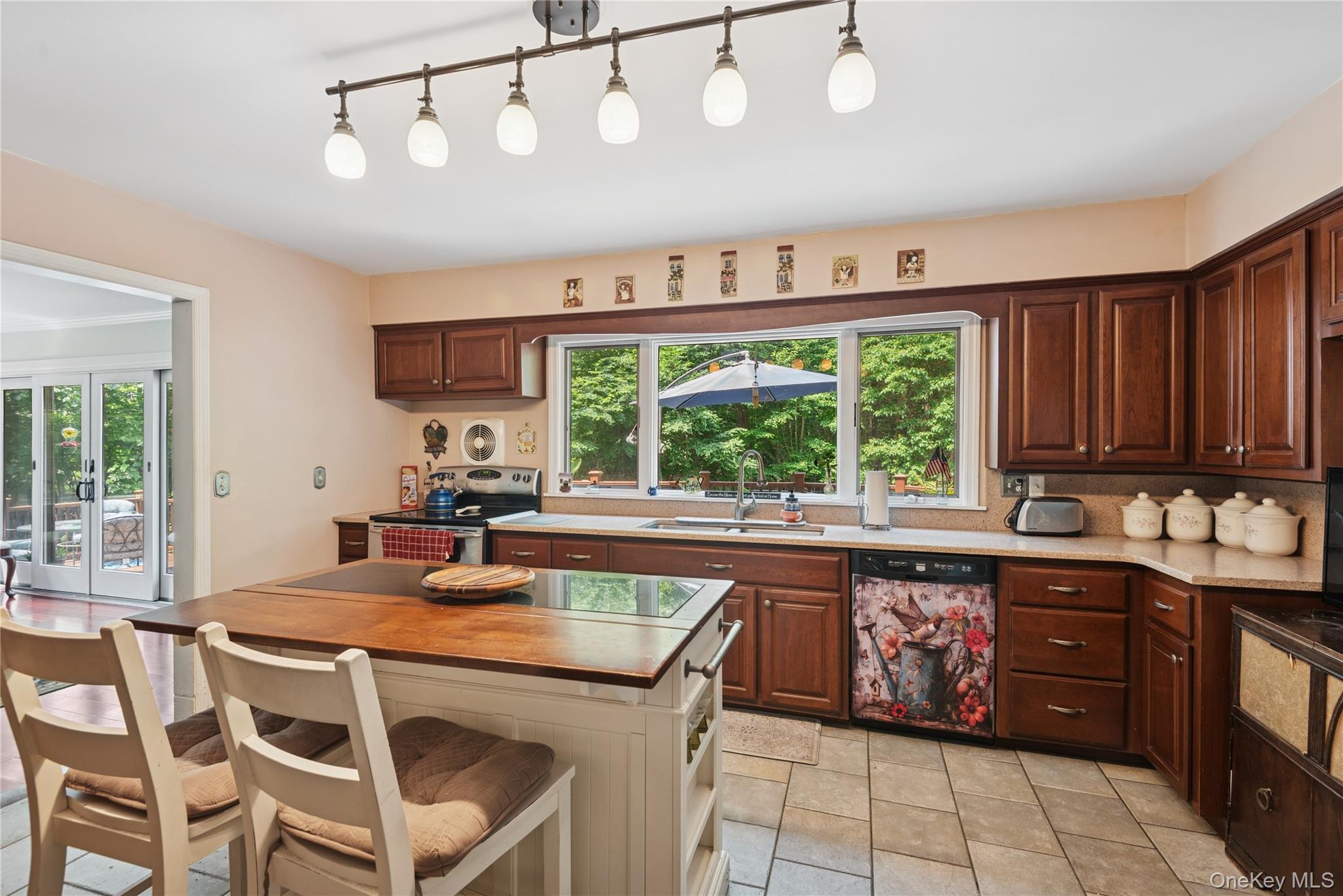 23 Bacon Road, Head Of The Harbor, NY 11780