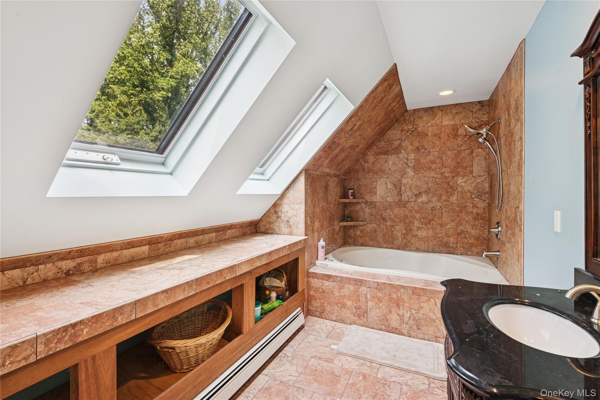 23 Bacon Road, Head Of The Harbor, NY 11780