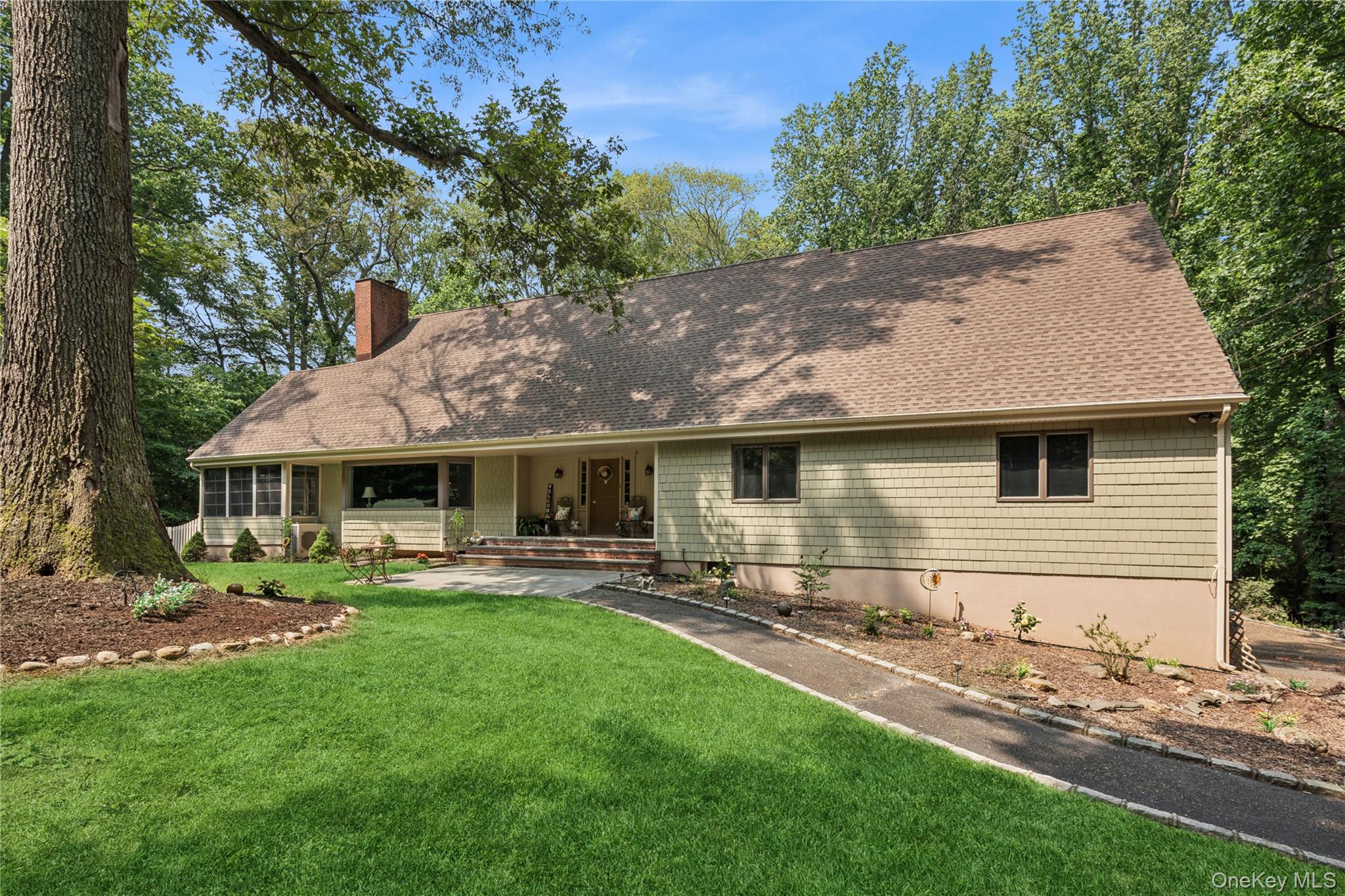 23 Bacon Road, Head Of The Harbor, NY 11780