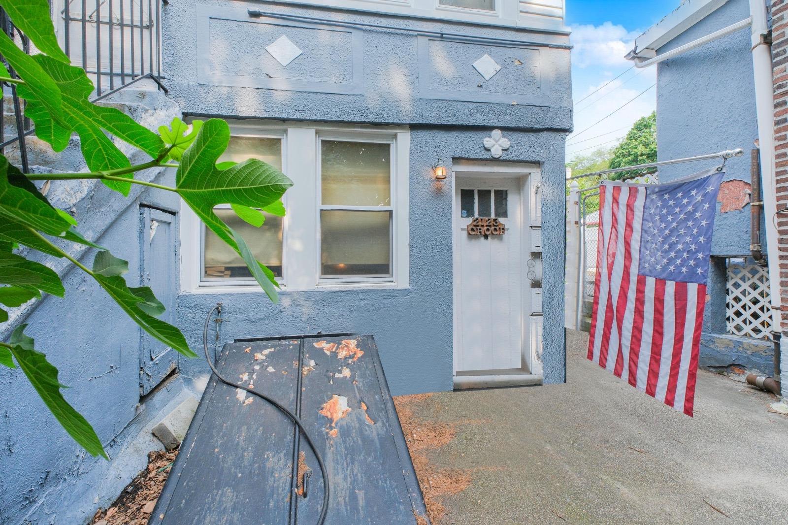 2123 W 9th Street, Brooklyn, NY 11223