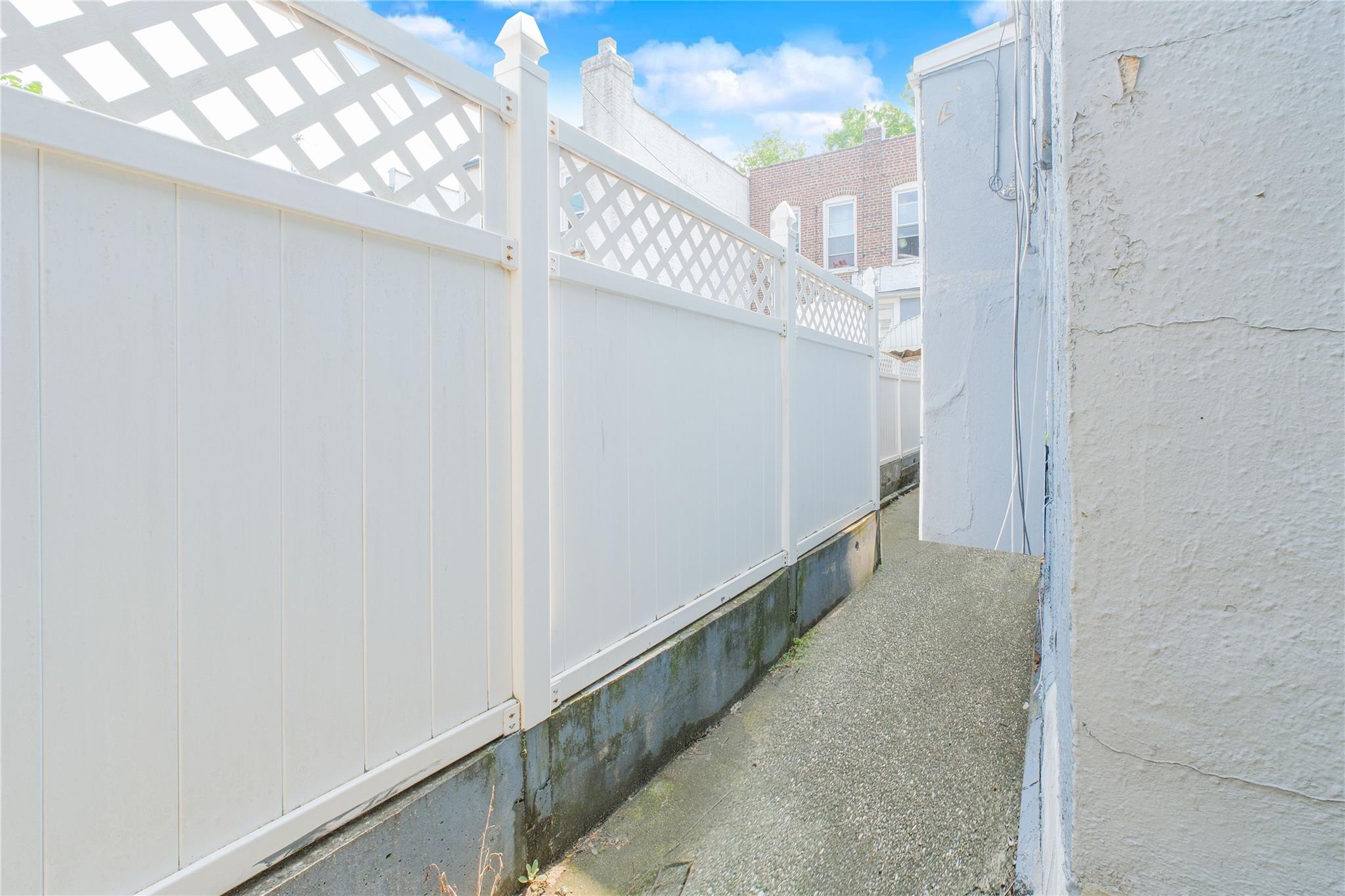 2123 W 9th Street, Brooklyn, NY 11223