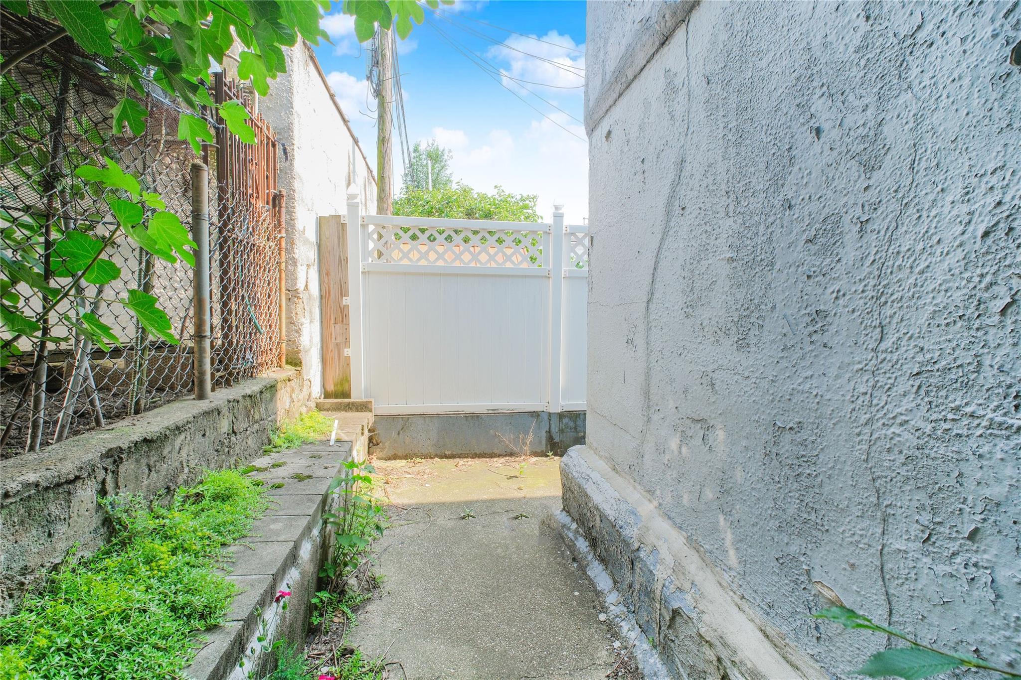 2123 W 9th Street, Brooklyn, NY 11223