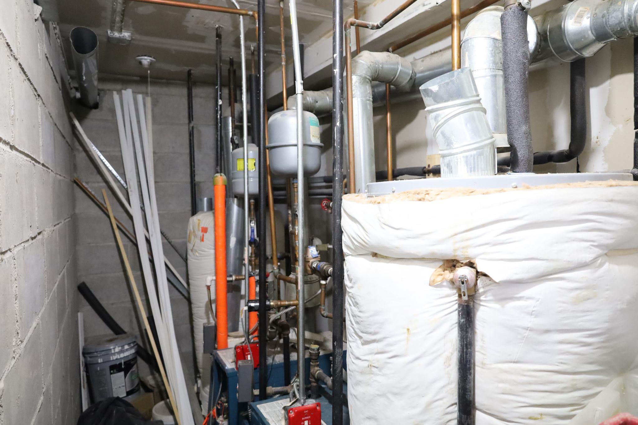 572 GLENMORE AVENUE, Brooklyn, NY 11207