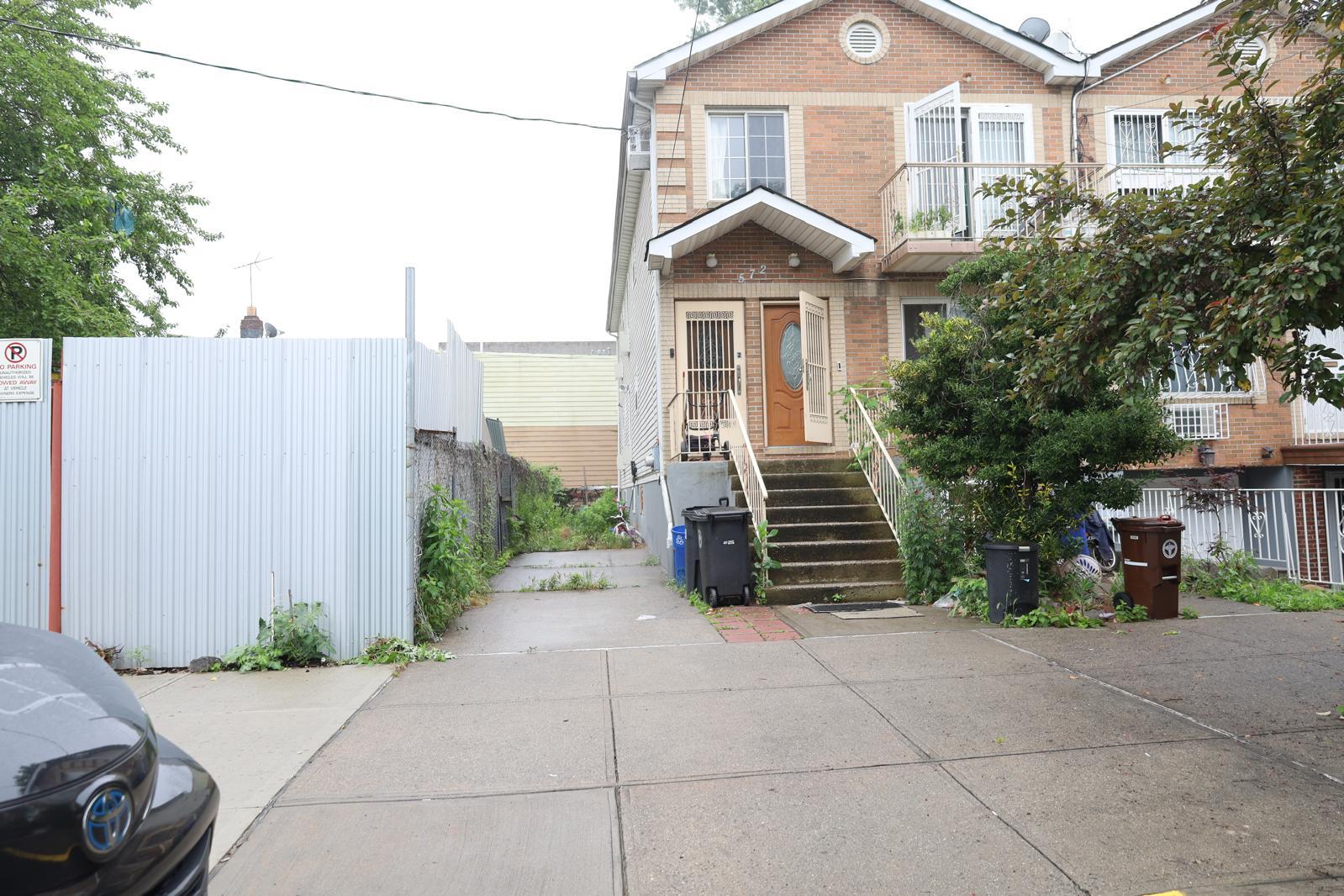 572 GLENMORE AVENUE, Brooklyn, NY 11207