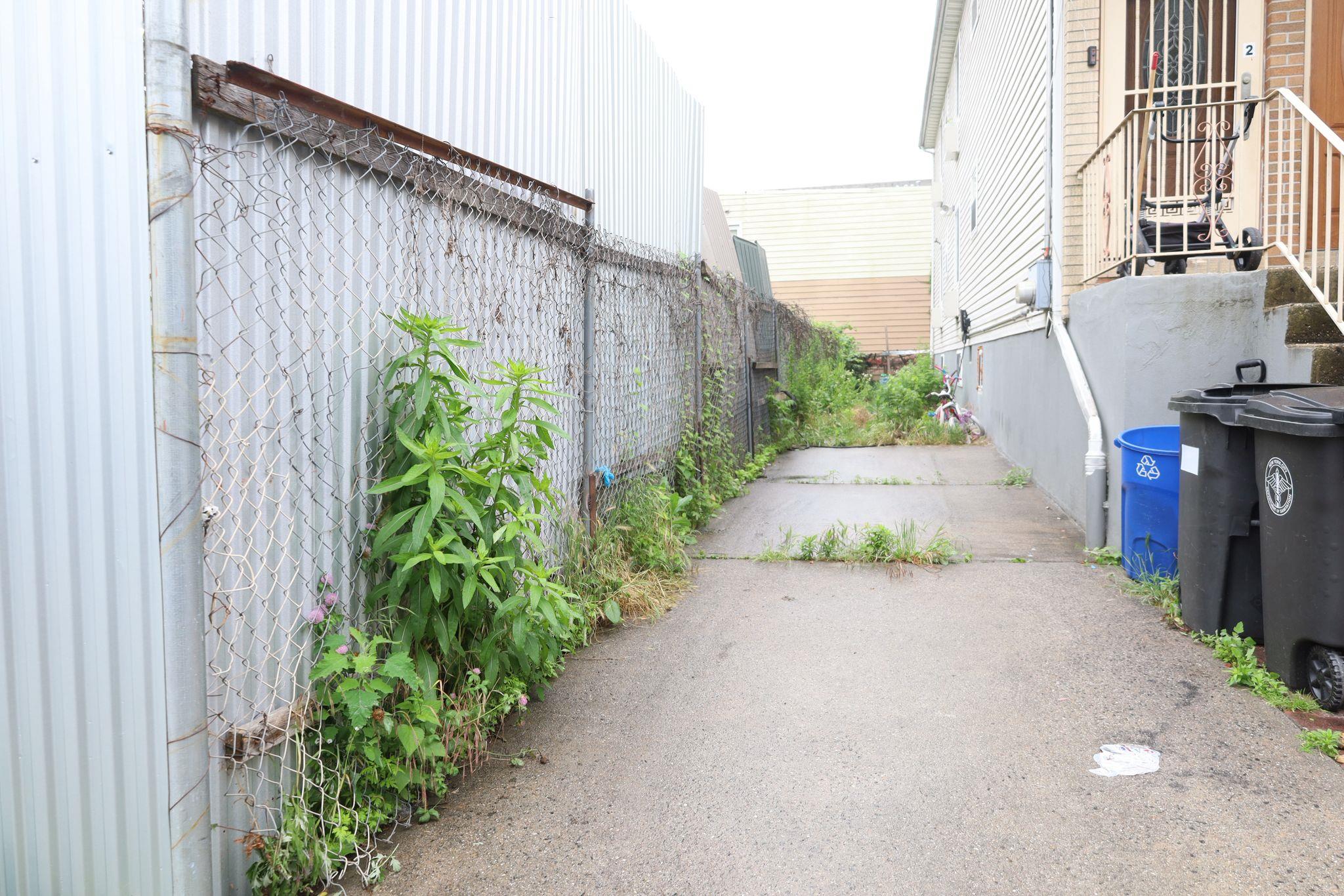 572 GLENMORE AVENUE, Brooklyn, NY 11207