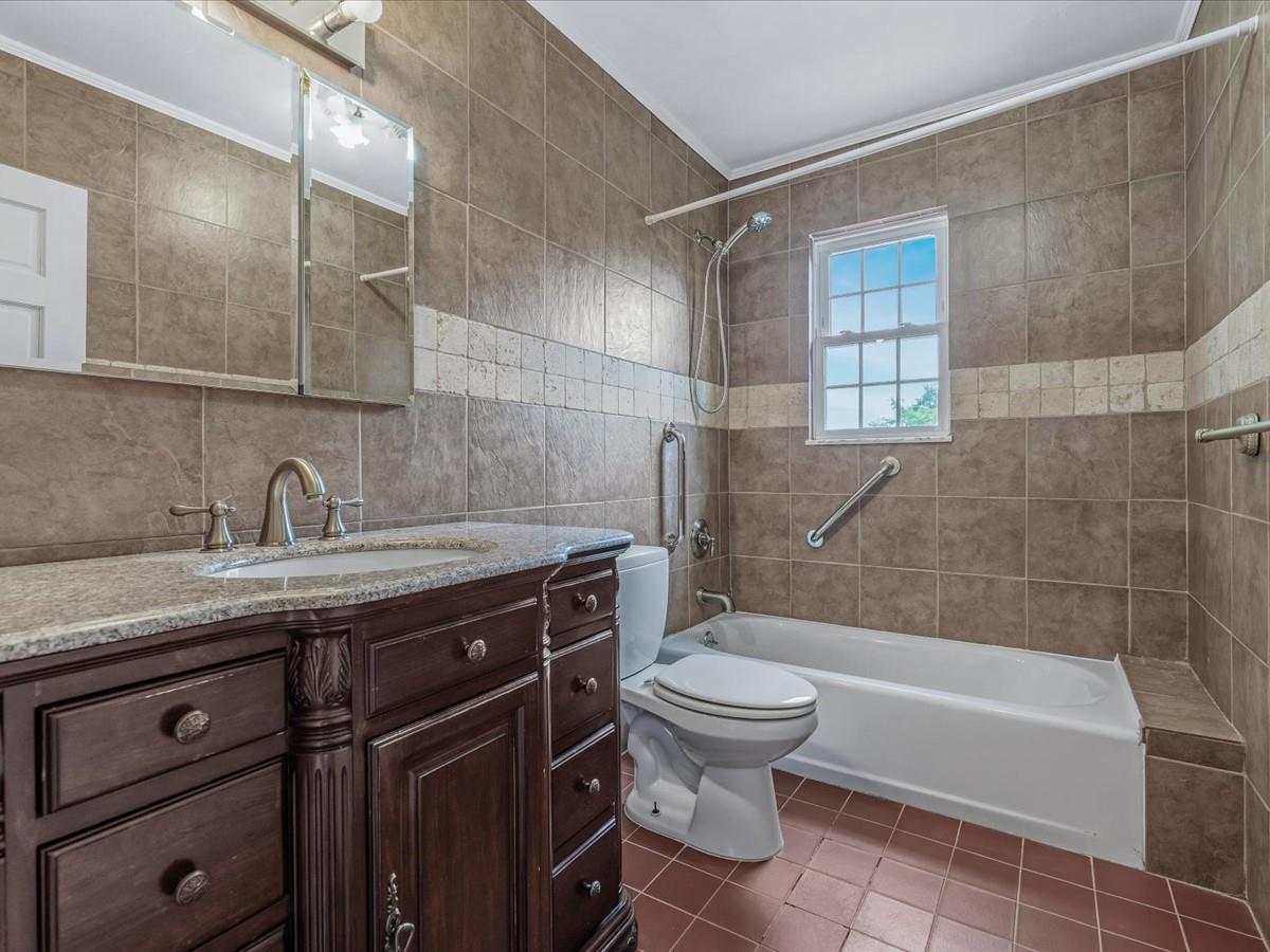 44 Arbor Place, Glen Cove, NY 11542