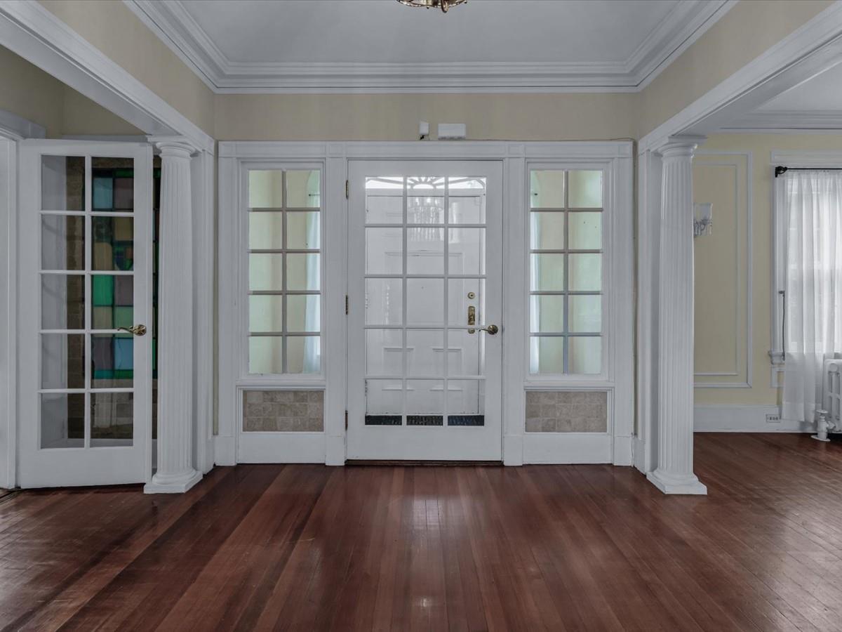 44 Arbor Place, Glen Cove, NY 11542