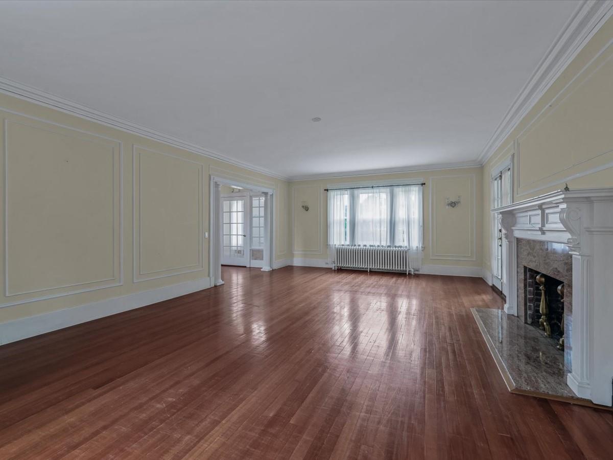 44 Arbor Place, Glen Cove, NY 11542