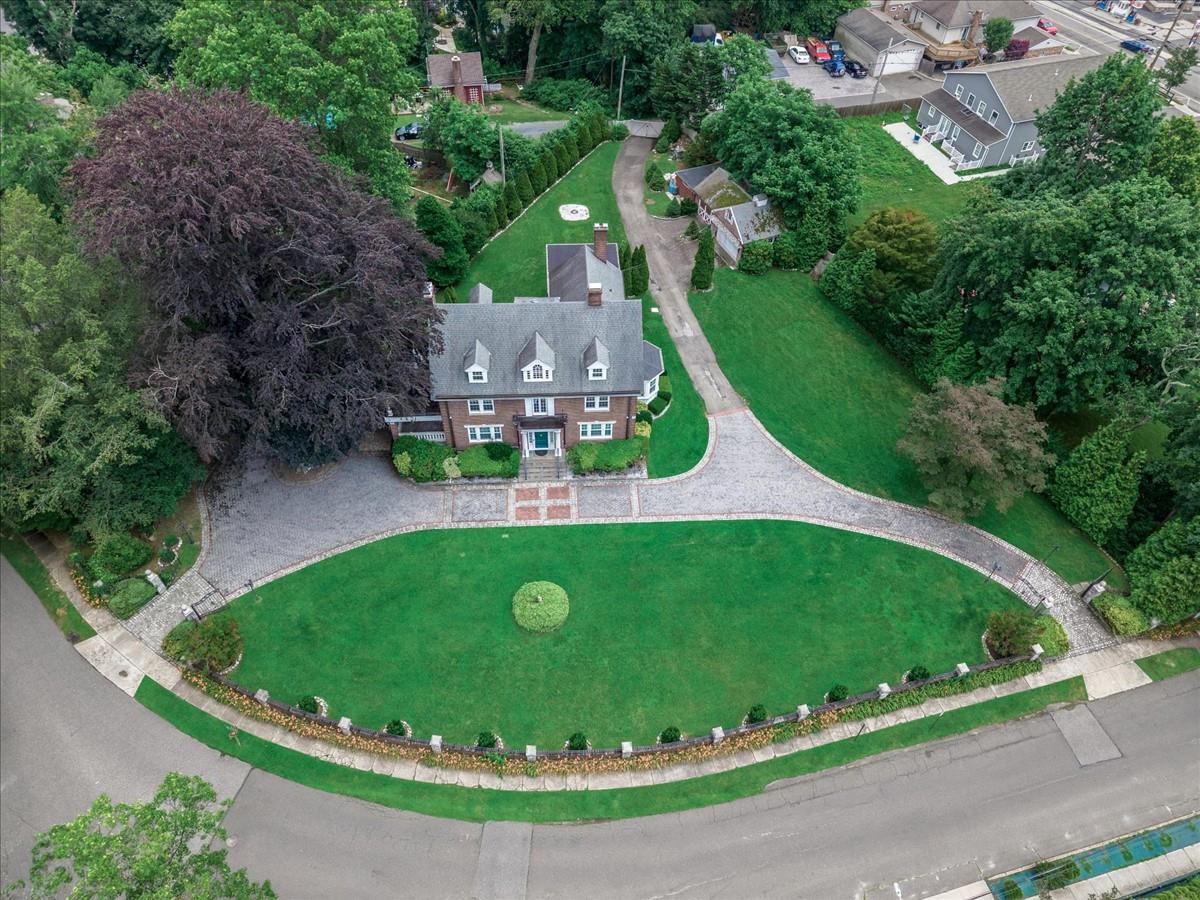 44 Arbor Place, Glen Cove, NY 11542