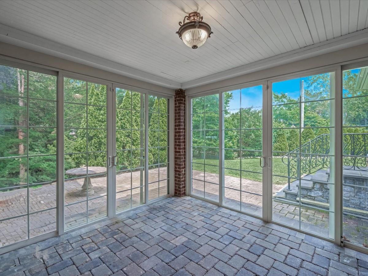 44 Arbor Place, Glen Cove, NY 11542