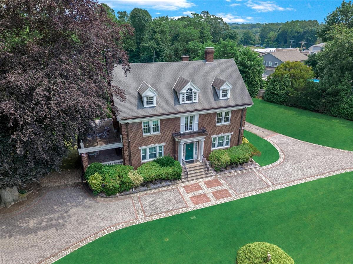 44 Arbor Place, Glen Cove, NY 11542