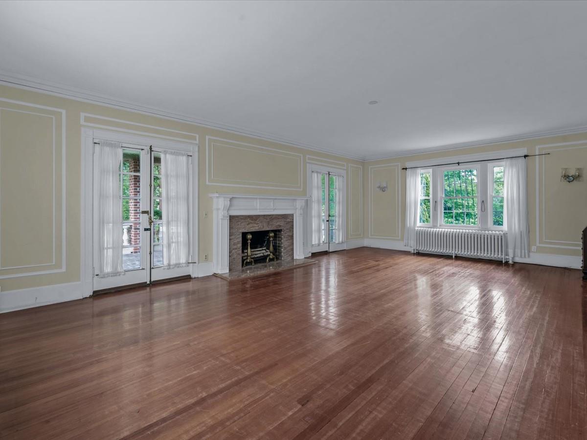 44 Arbor Place, Glen Cove, NY 11542