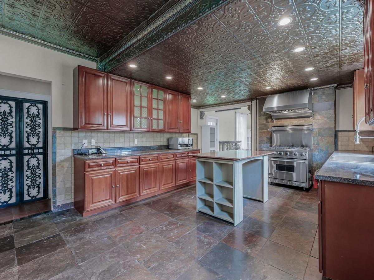 44 Arbor Place, Glen Cove, NY 11542