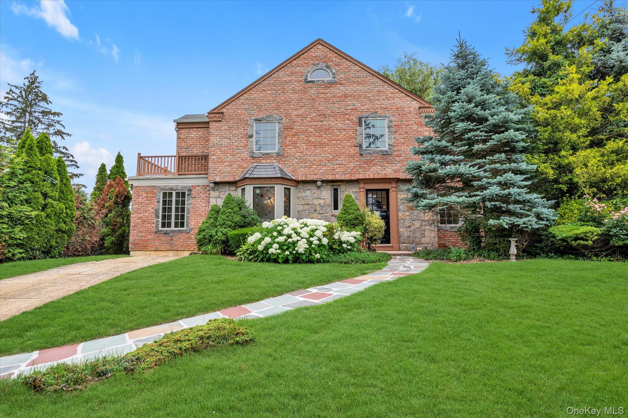 26 Vanderbilt Road, Manhasset, NY 11030