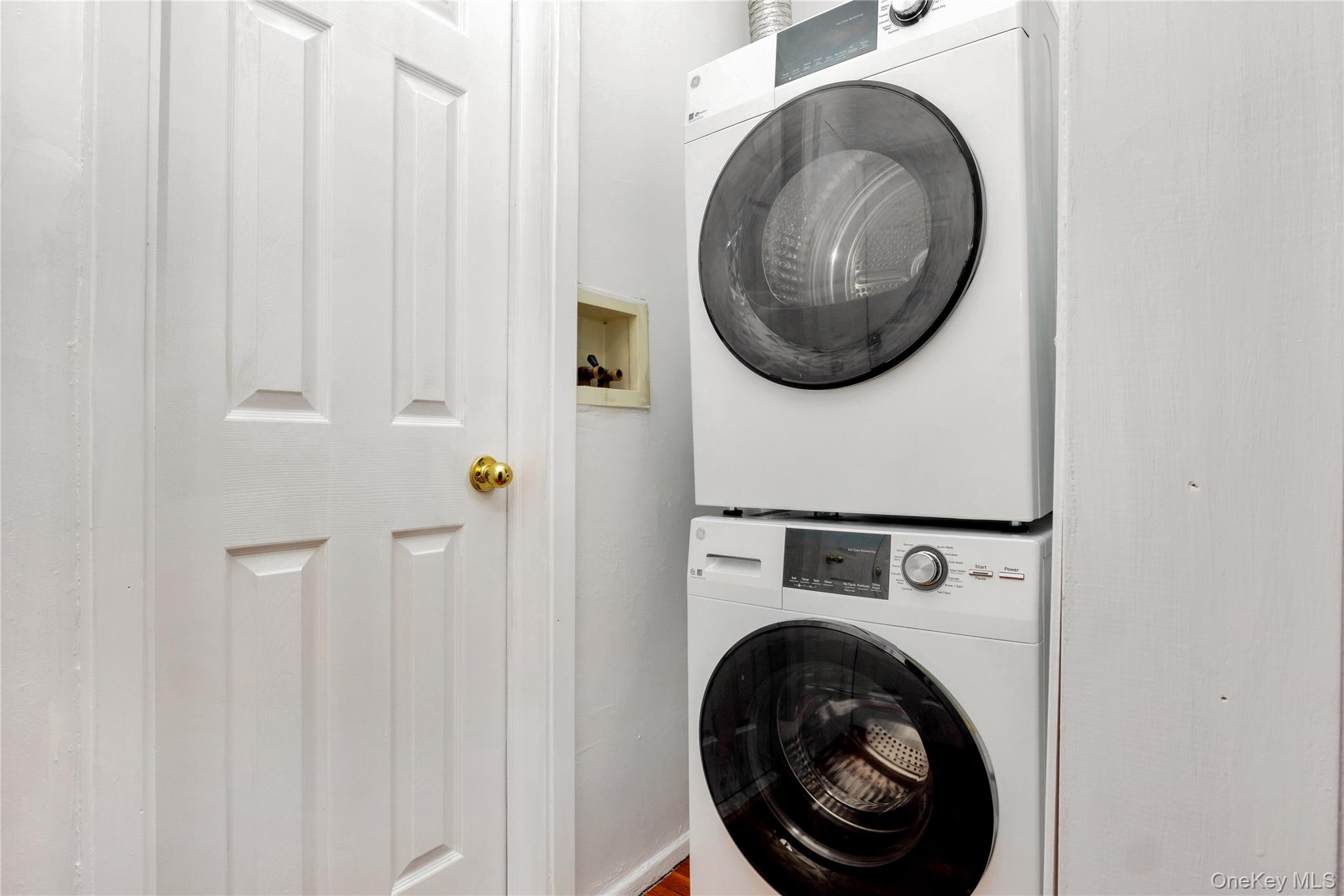 57-47 246 Crescent # 1, Douglaston, NY 11362