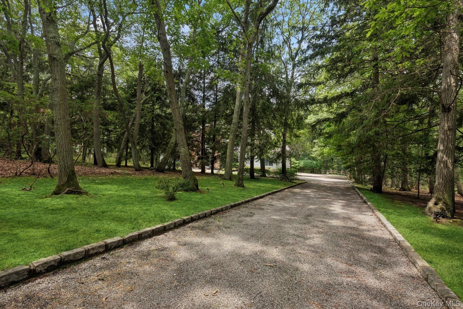 7 Highwood Road, Setauket, NY 11733