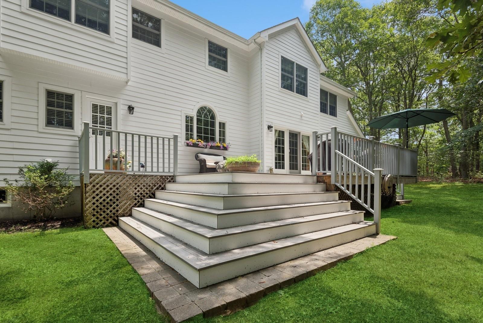 7 Highwood Road, Setauket, NY 11733