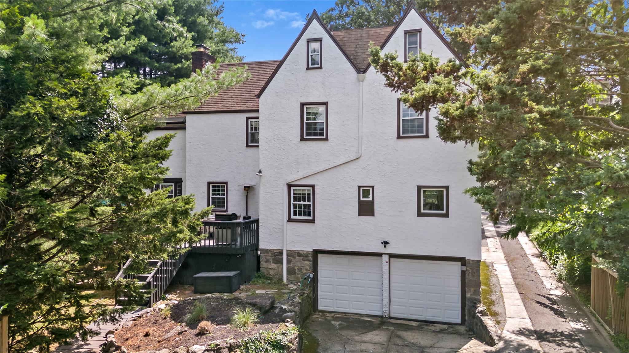 203 Knollwood Avenue, Mamaroneck, NY 10543