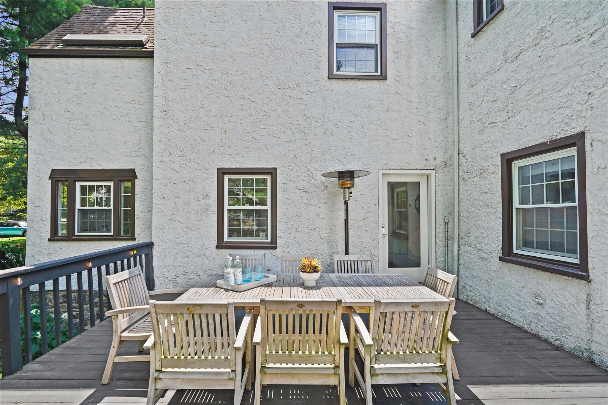 203 Knollwood Avenue, Mamaroneck, NY 10543