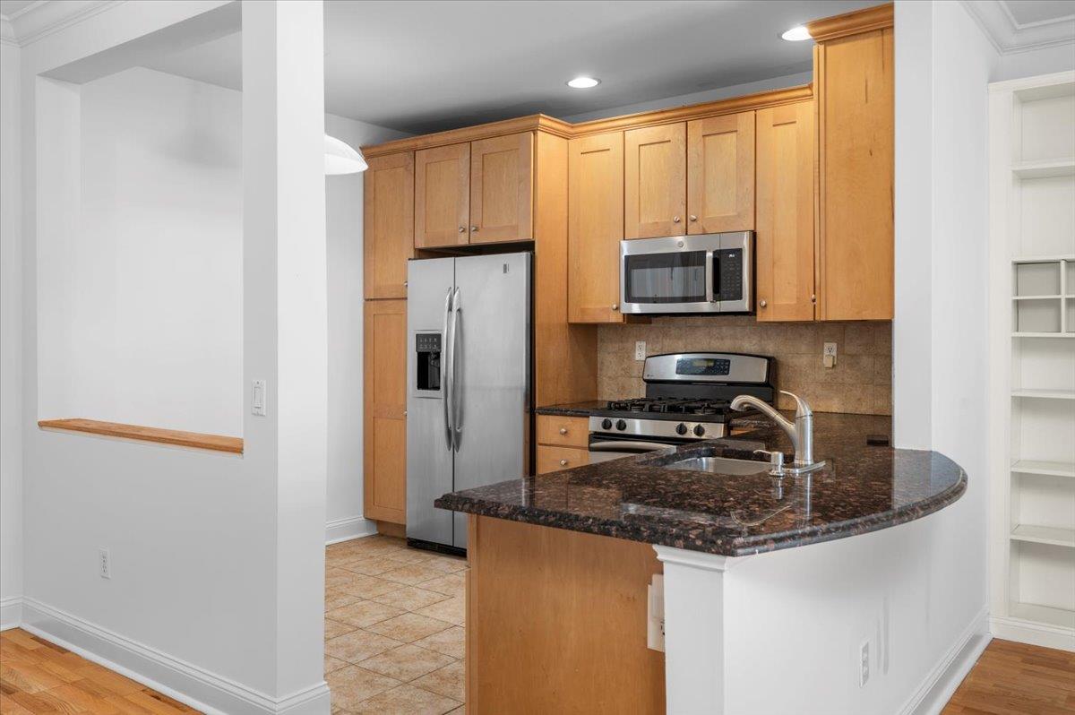 55 1st Street # 207, Pelham, NY 10803