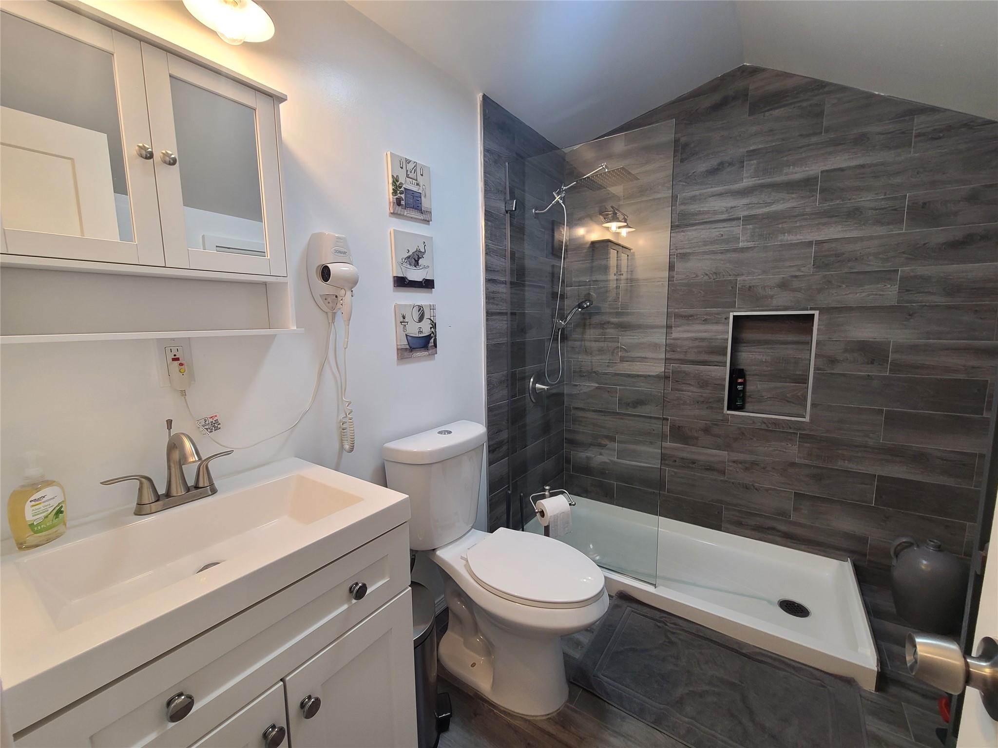 39 E James Avenue, Smallwood, NY 12778