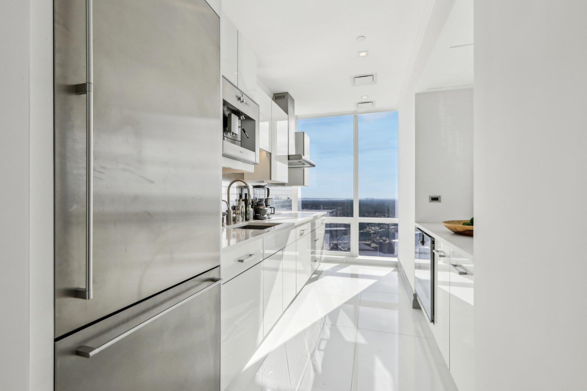 5 Renaissance Square # PH41G, White Plains, NY 10601