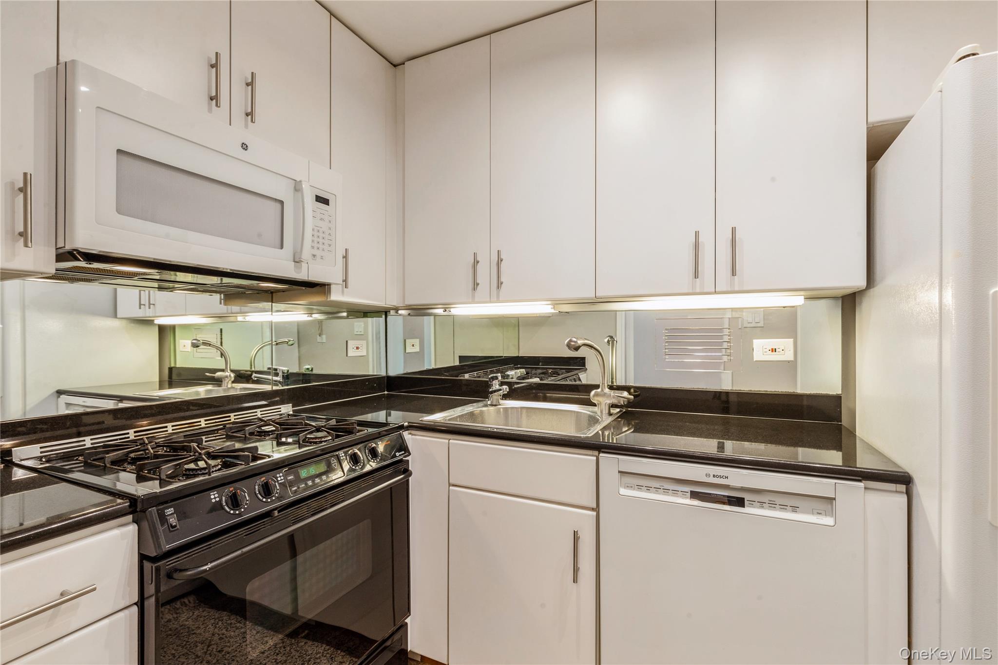 420 E 72nd Street # 16E, New York (Manhattan), NY 10021