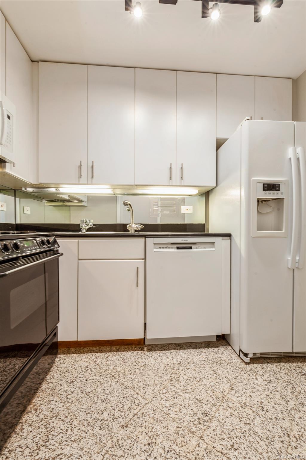 420 E 72nd Street # 16E, New York (Manhattan), NY 10021
