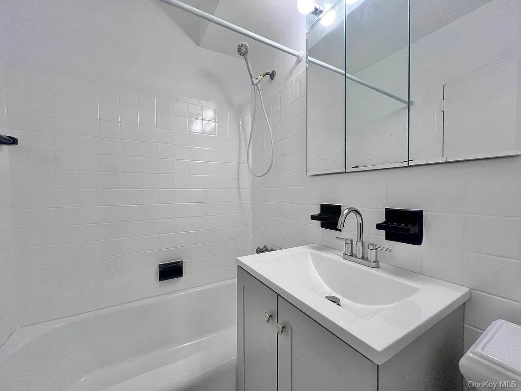 90-59 56 Avenue # 2G, Elmhurst, NY 11373