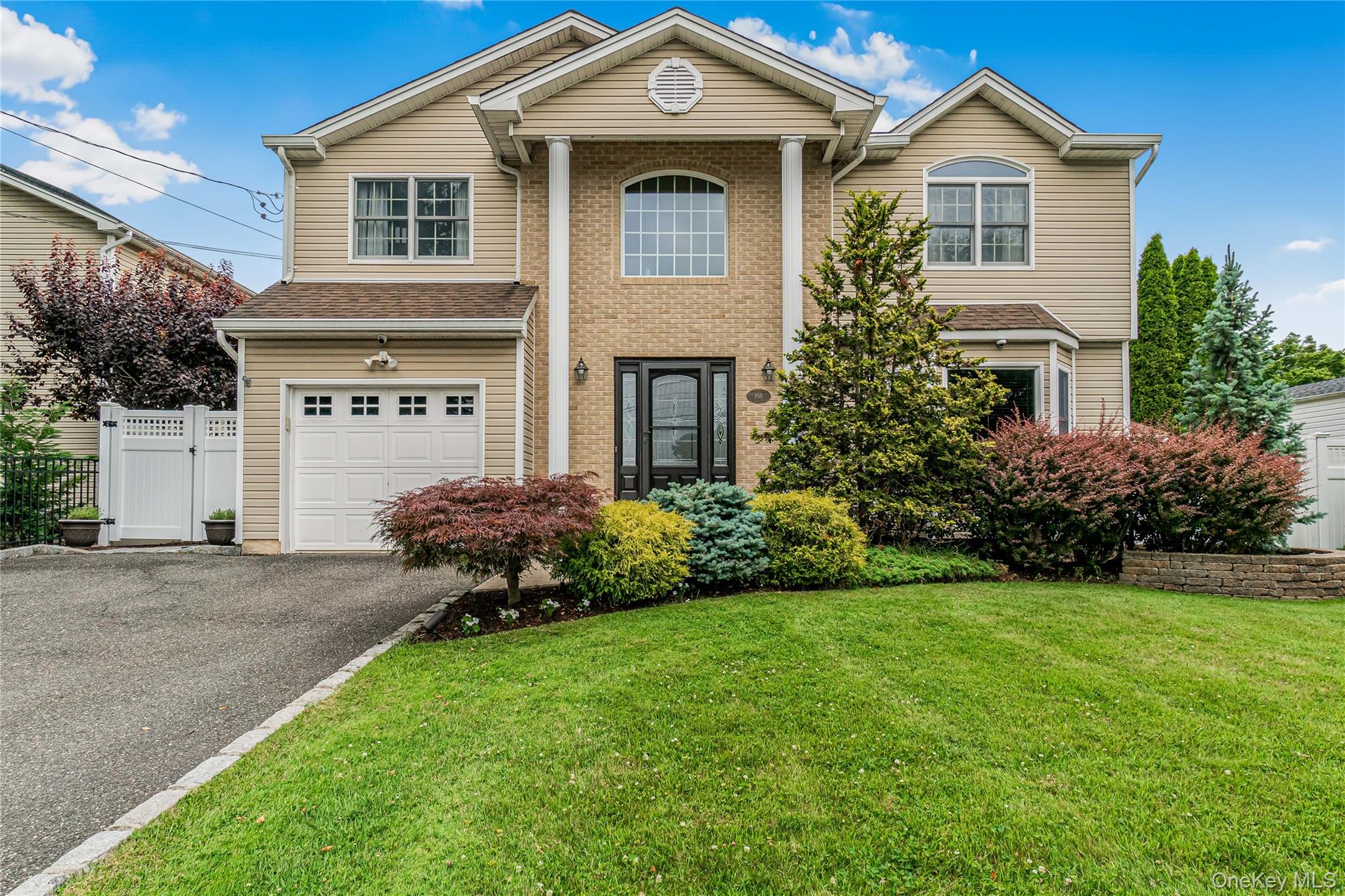 956 N Park Avenue, Massapequa, NY 11758