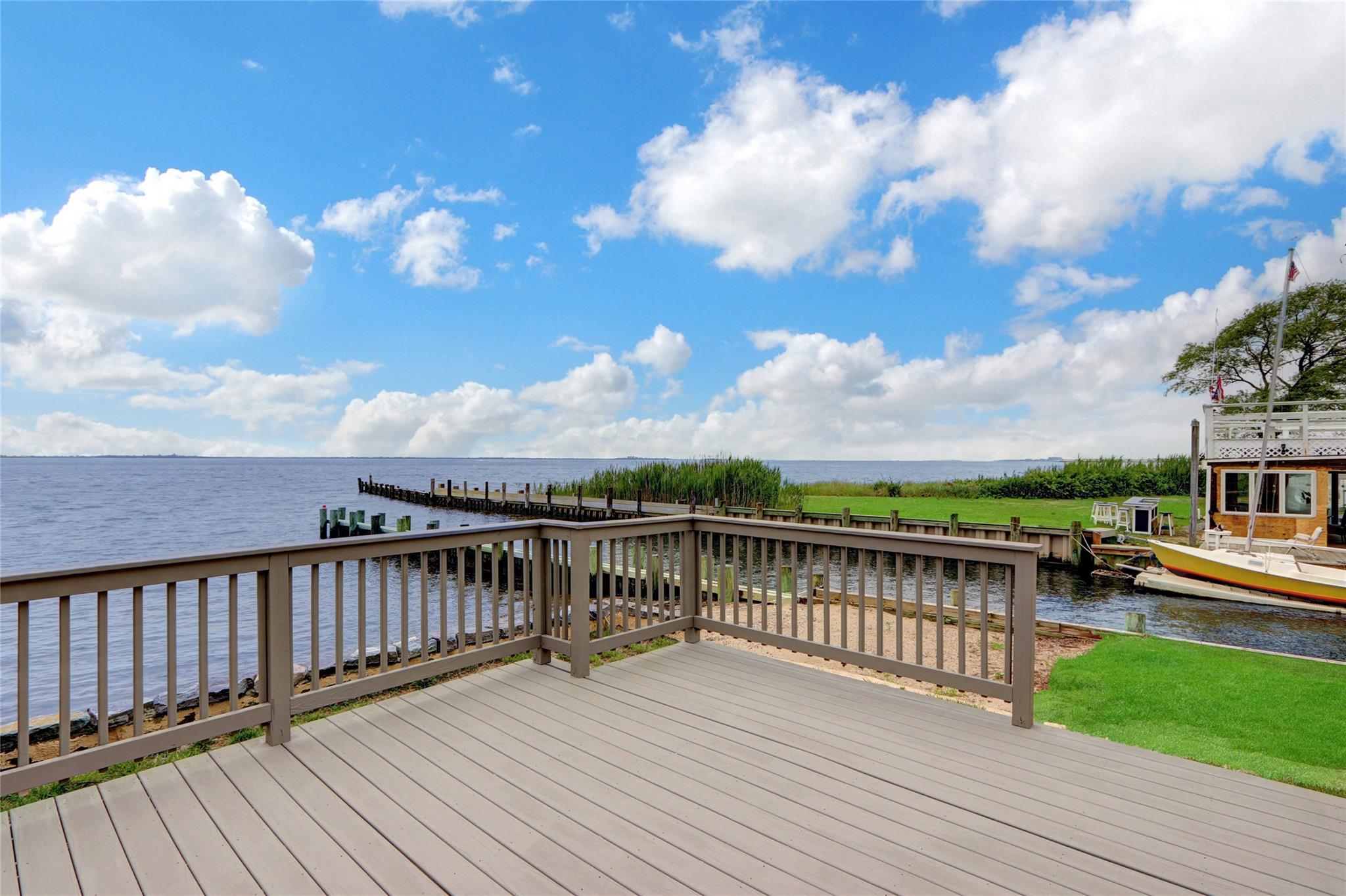 894 Bay 9th Street, West Islip, NY 11795