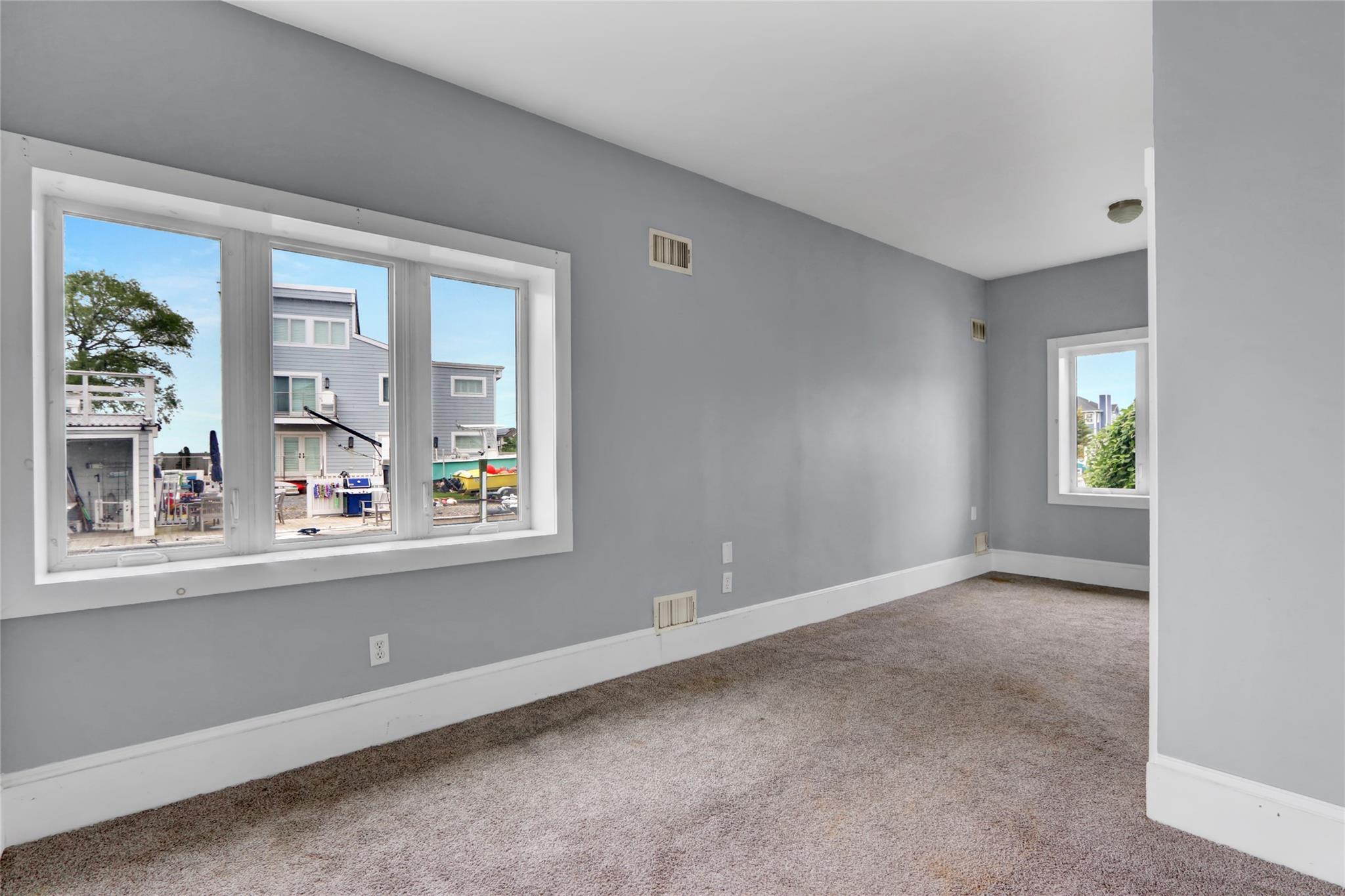 894 Bay 9th Street, West Islip, NY 11795