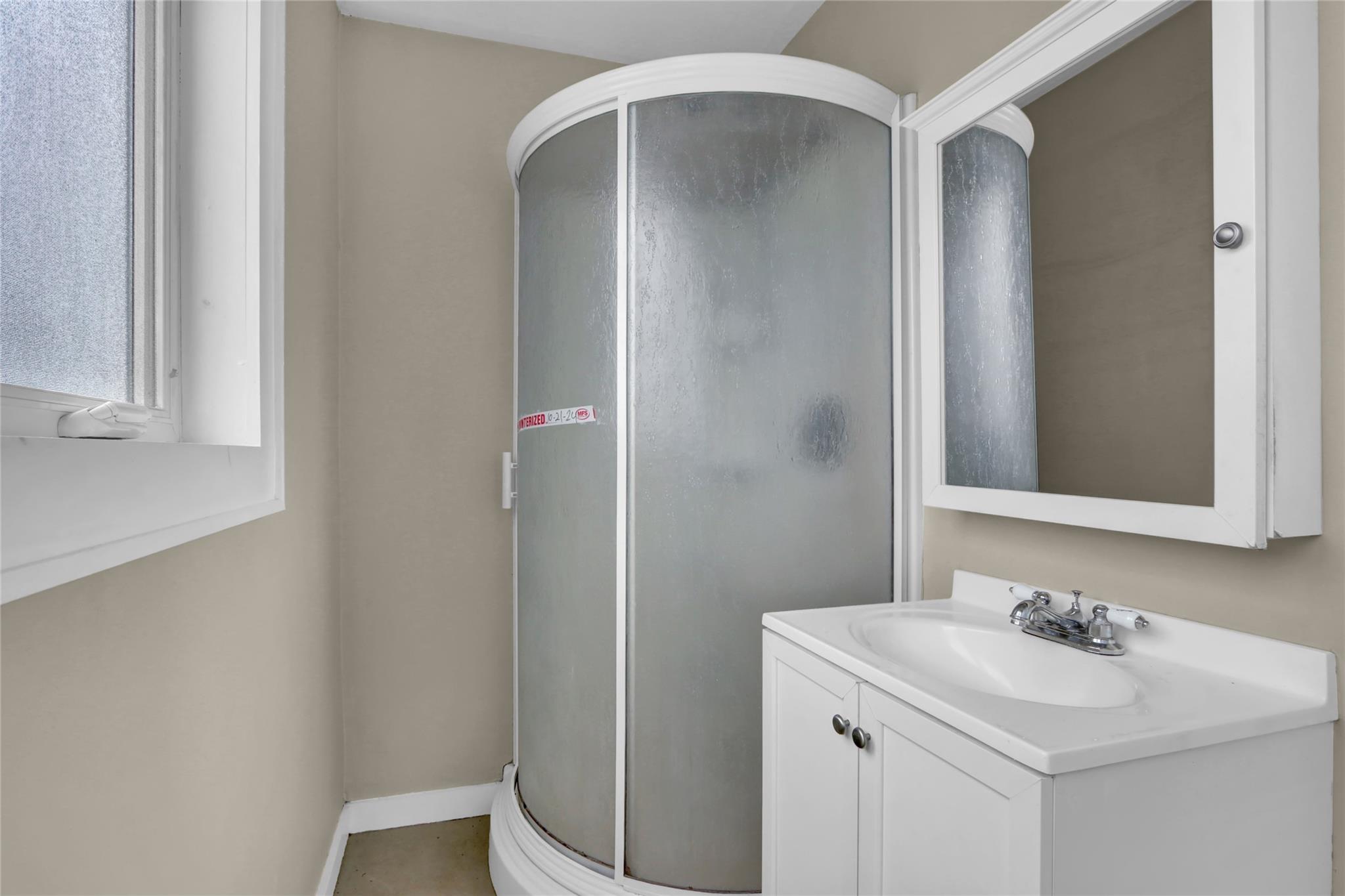 894 Bay 9th Street, West Islip, NY 11795