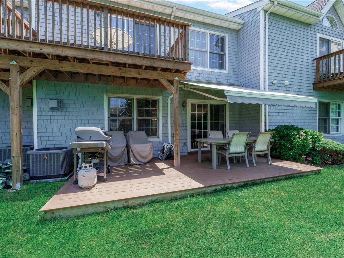 55 Lakebridge Drive S, Kings Park, NY 11754