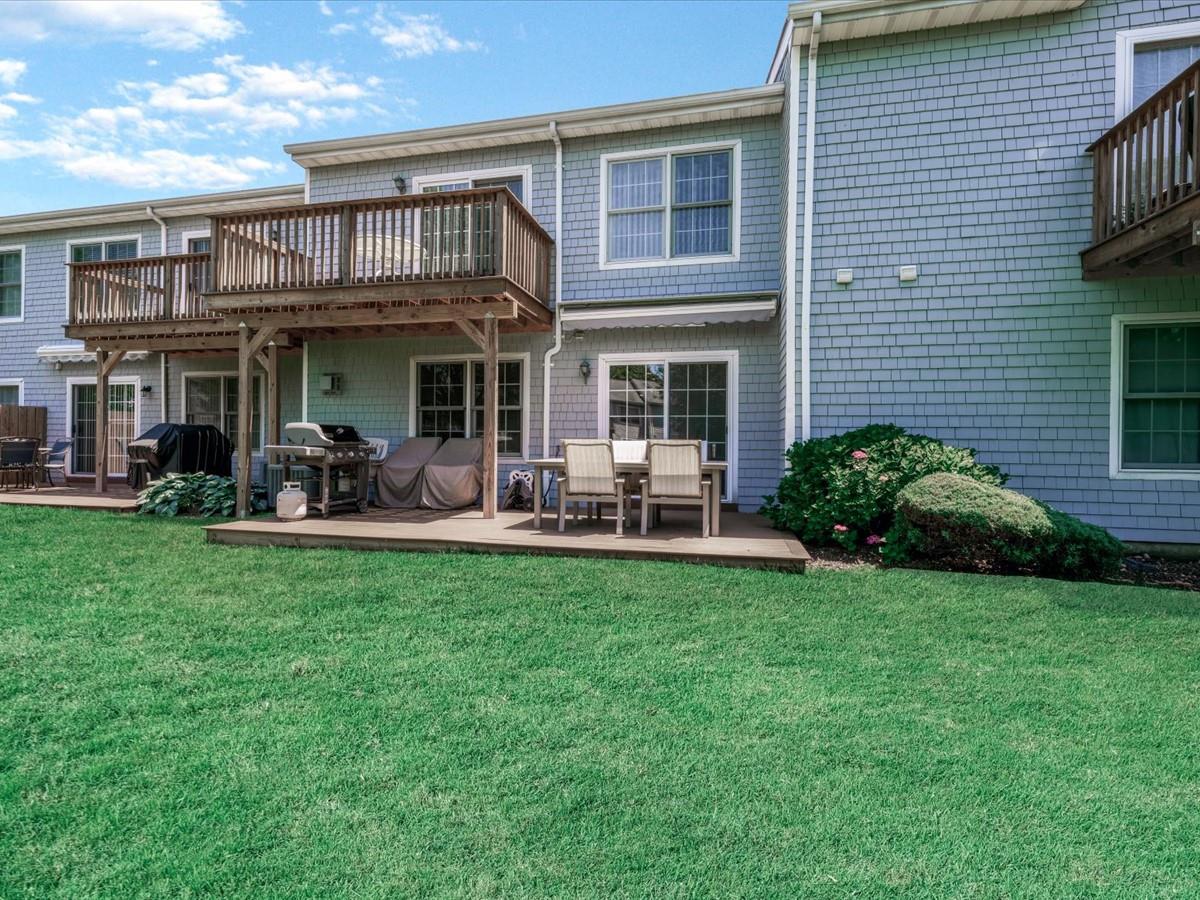 55 Lakebridge Drive S, Kings Park, NY 11754