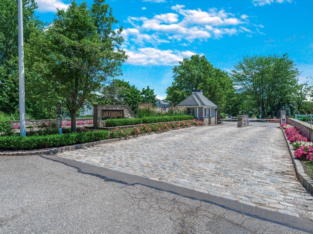 55 Lakebridge Drive S, Kings Park, NY 11754