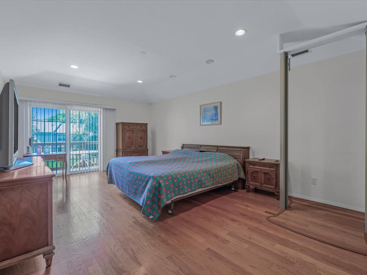 55 Lakebridge Drive S, Kings Park, NY 11754