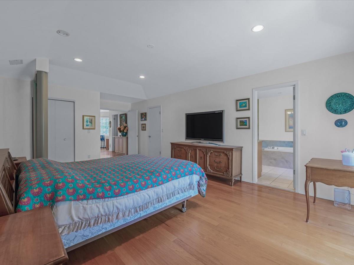 55 Lakebridge Drive S, Kings Park, NY 11754