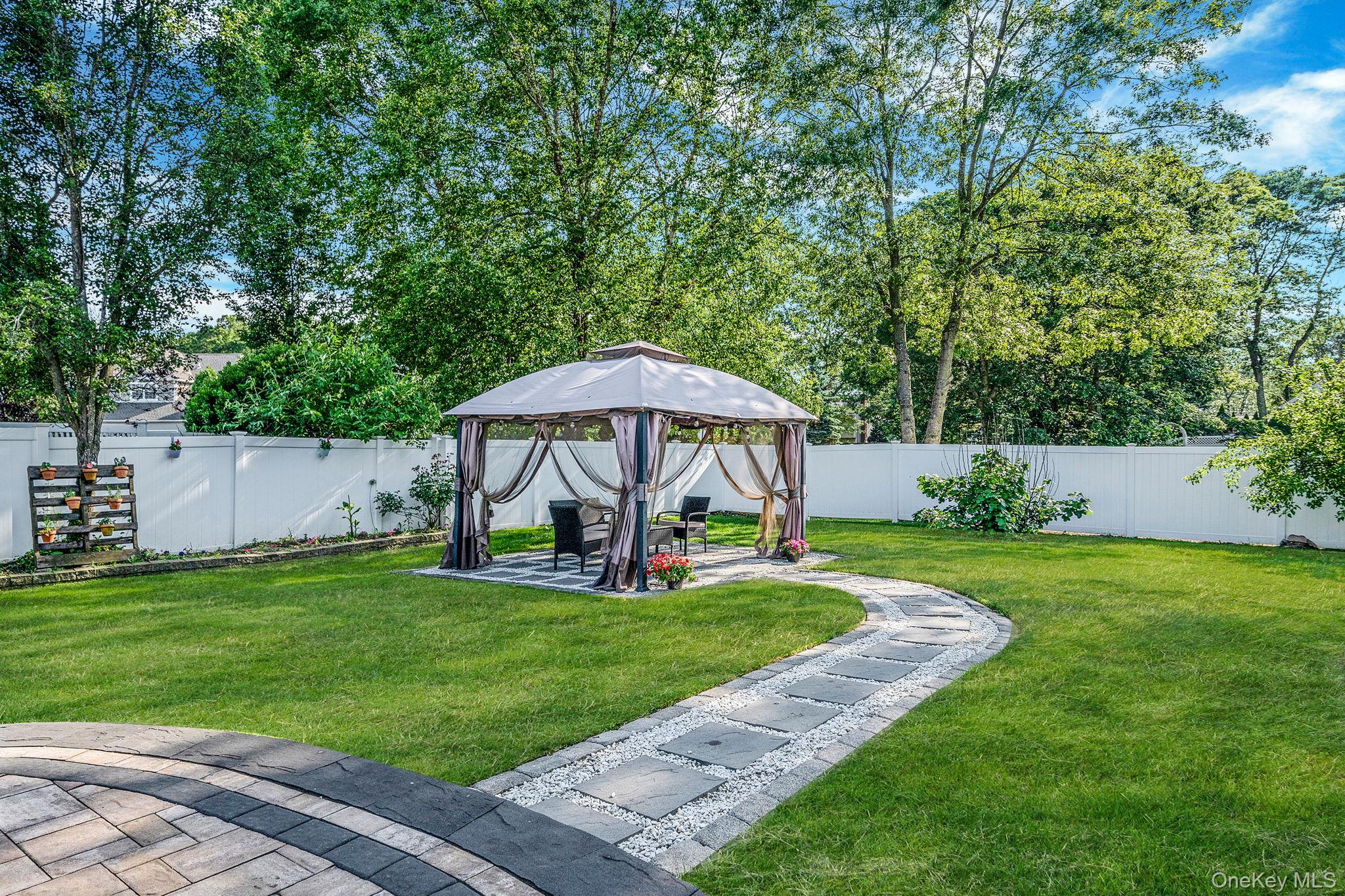 18 Cayla Lane, Port Jefferson Station, NY 11776