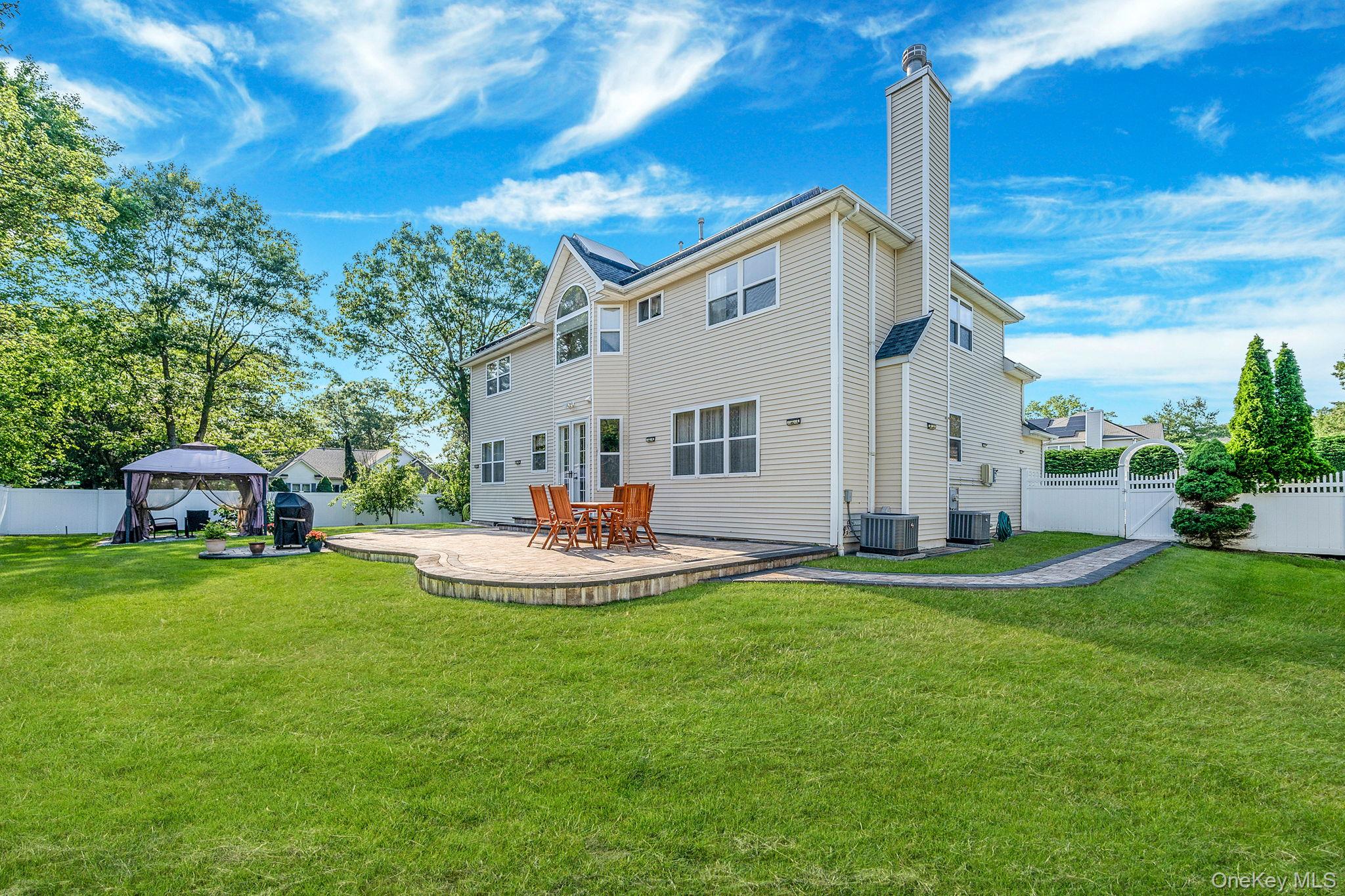 18 Cayla Lane, Port Jefferson Station, NY 11776