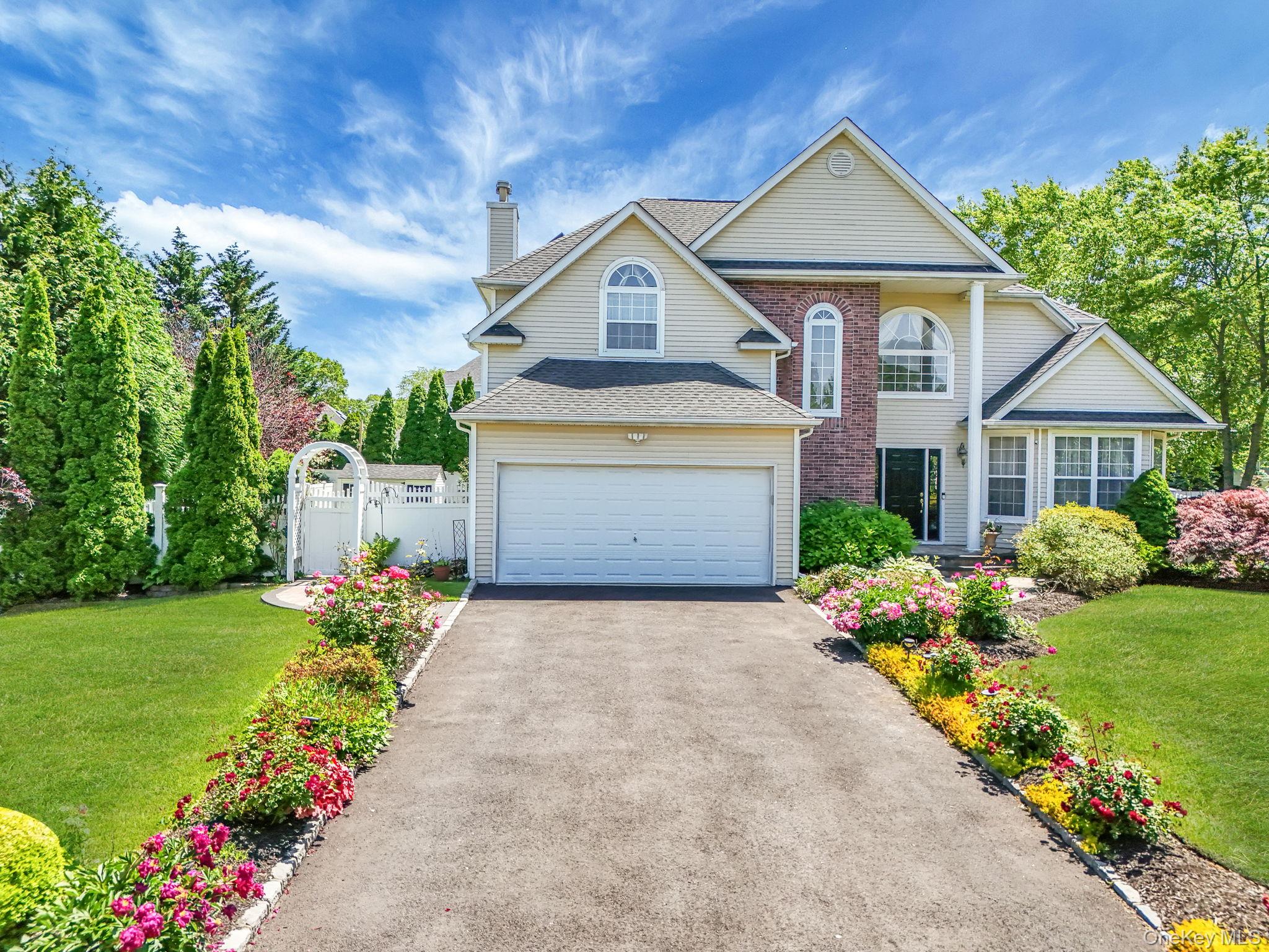 18 Cayla Lane, Port Jefferson Station, NY 11776