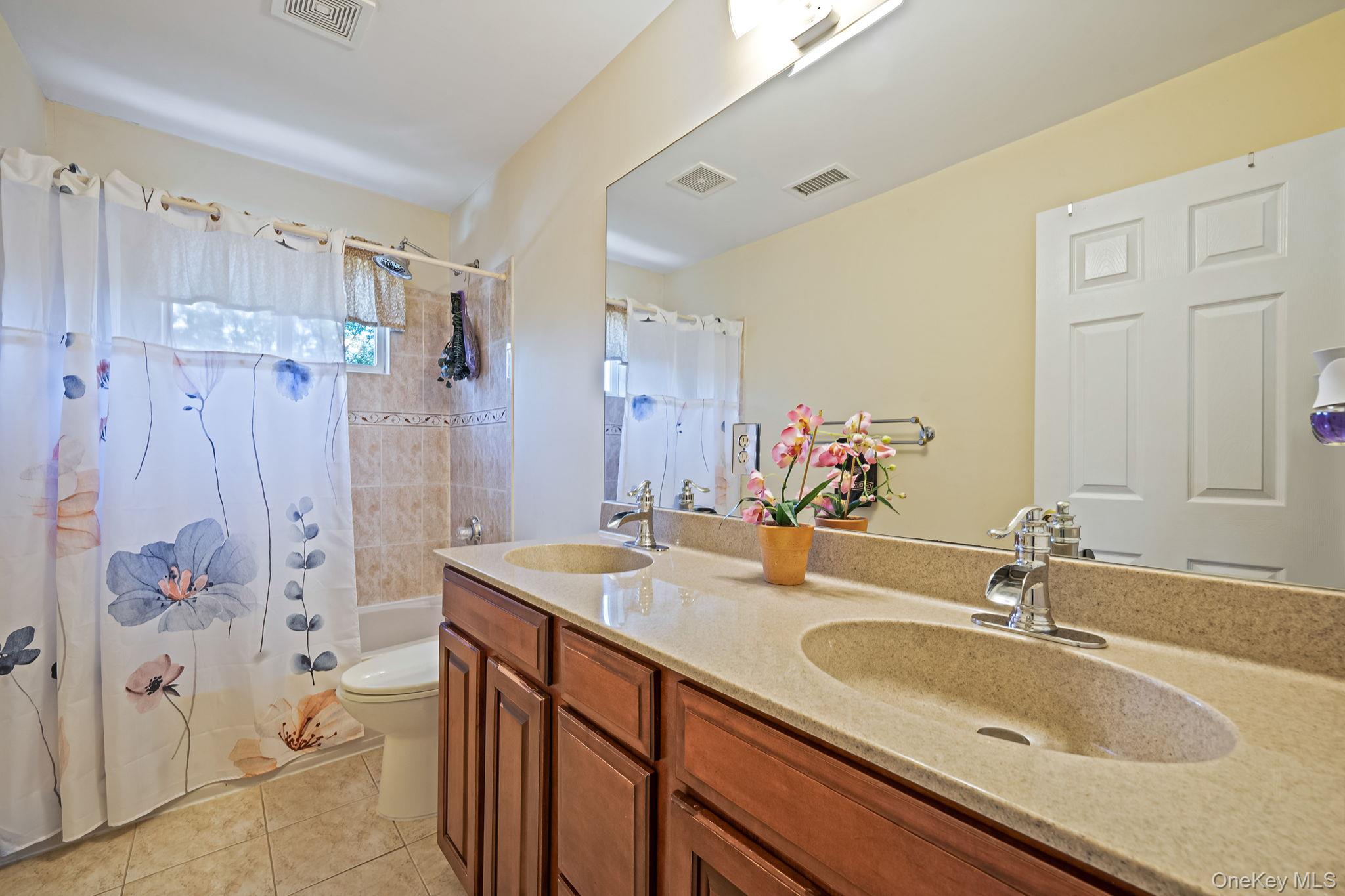 18 Cayla Lane, Port Jefferson Station, NY 11776